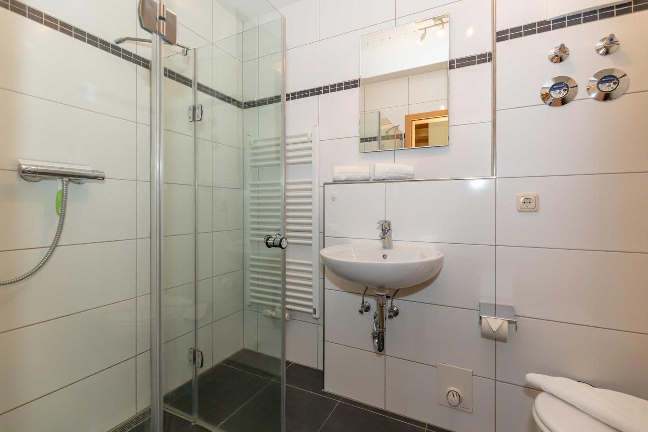 Three-Bedroom Apartment with Balcony photo 3