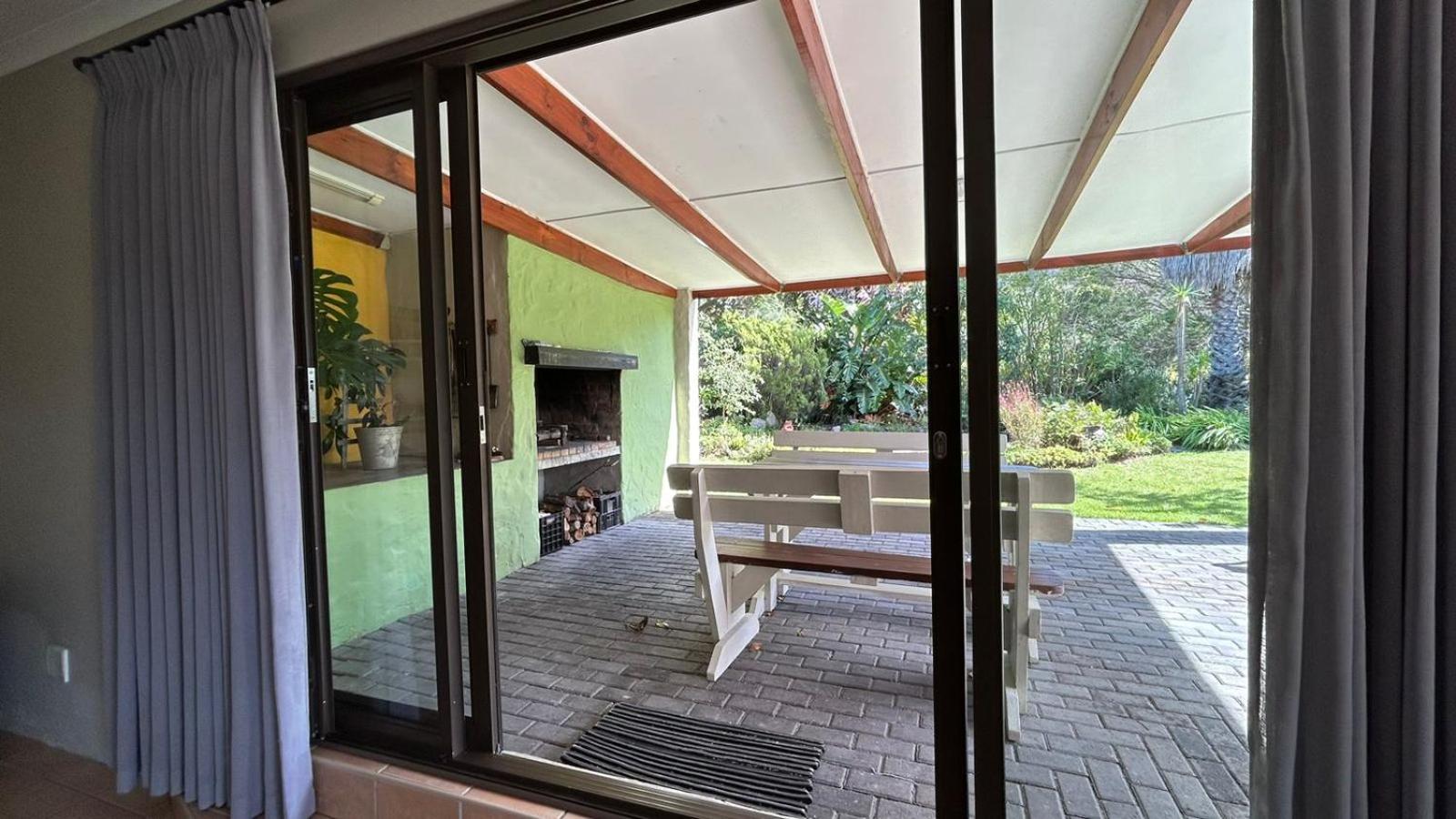 Three-Bedroom House photo 2