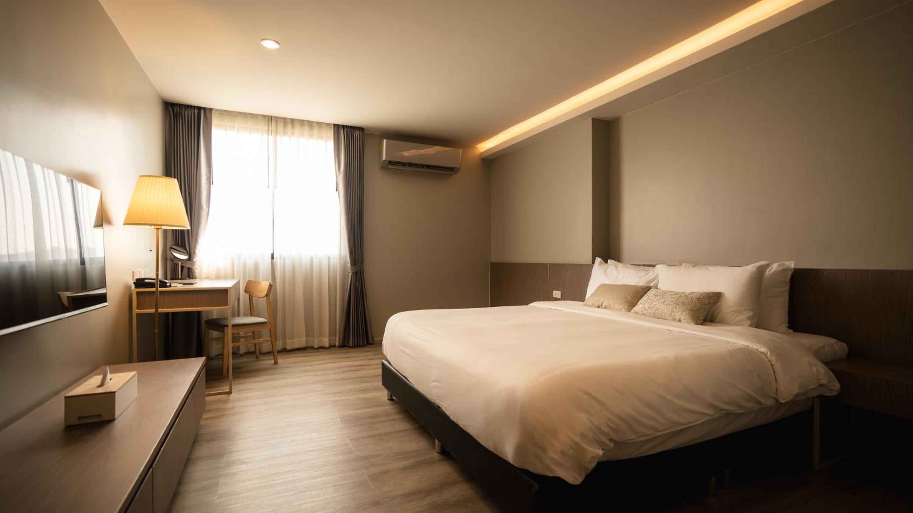 Deluxe Double Room - Photo 11