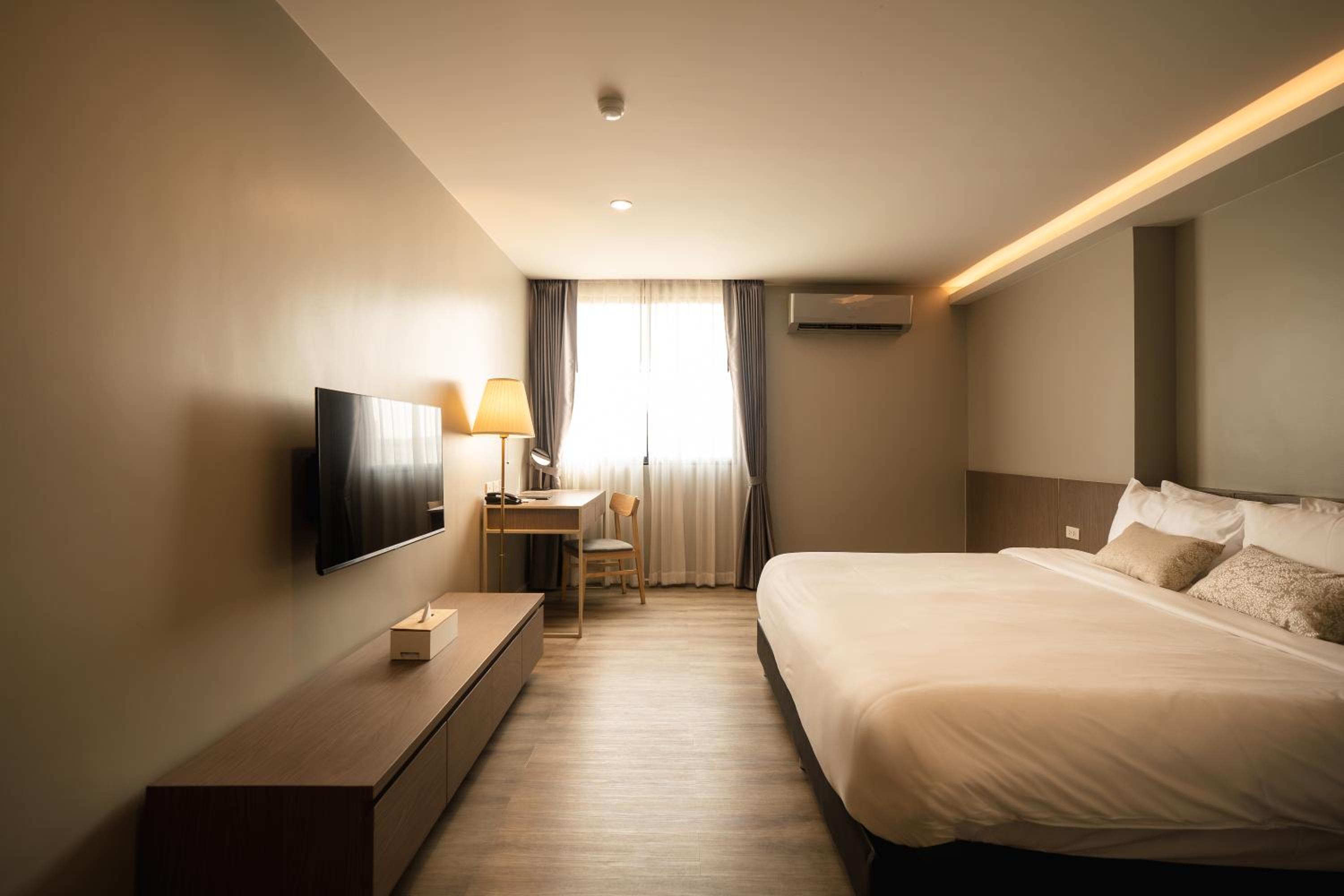 Deluxe Double Room - Photo 12