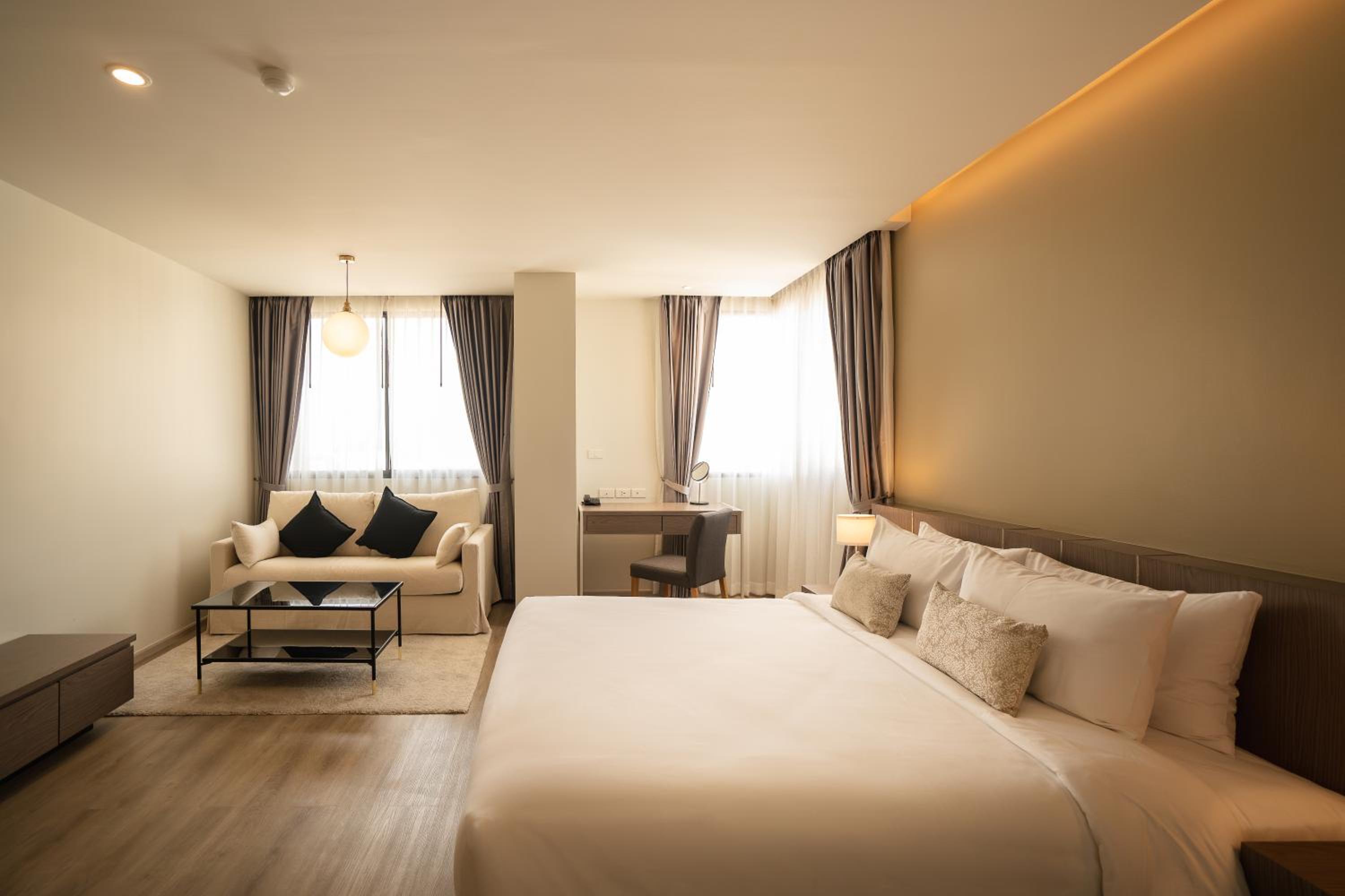 Corner Suites - Photo 25