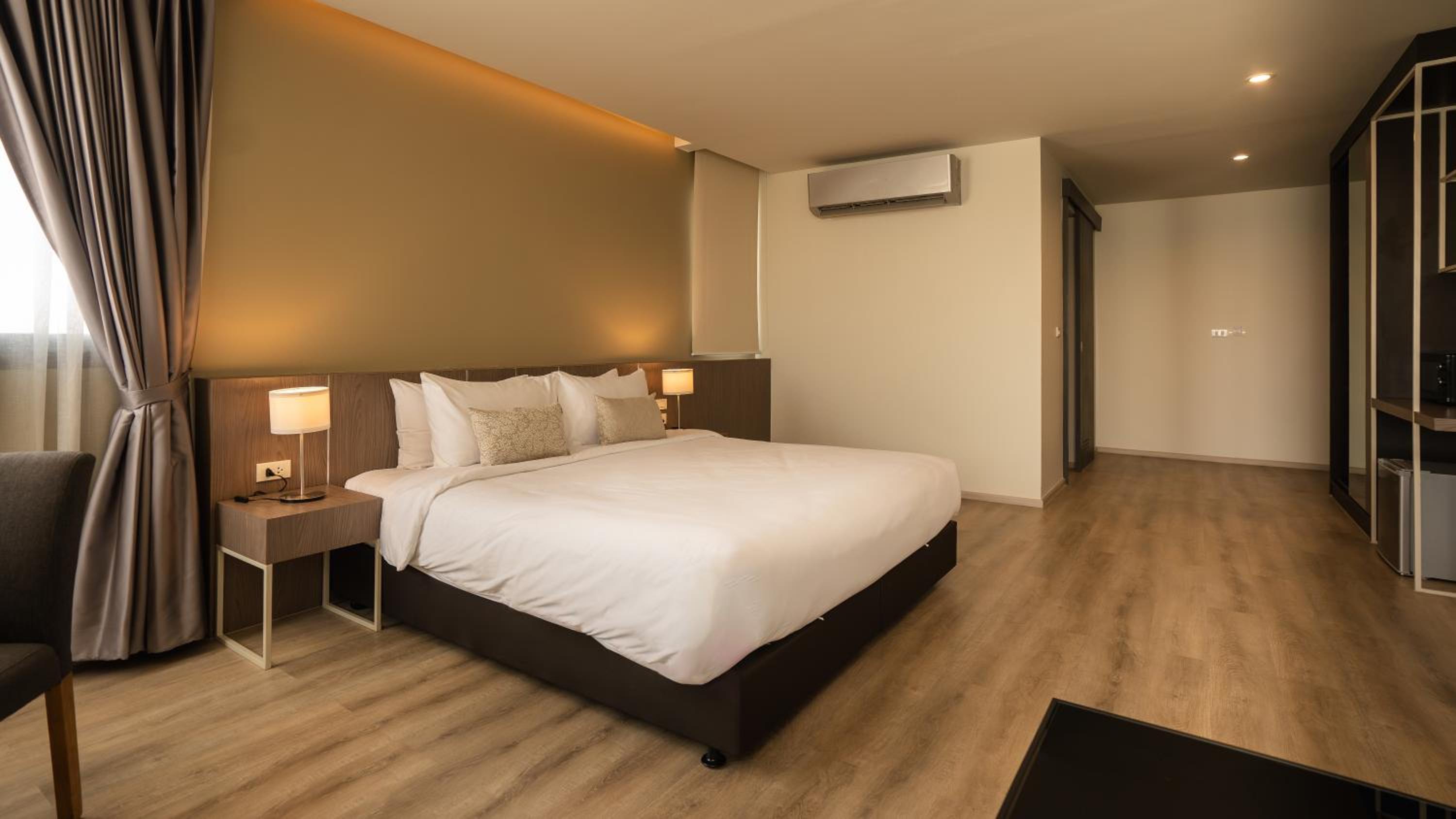 Corner Suites - Photo 26