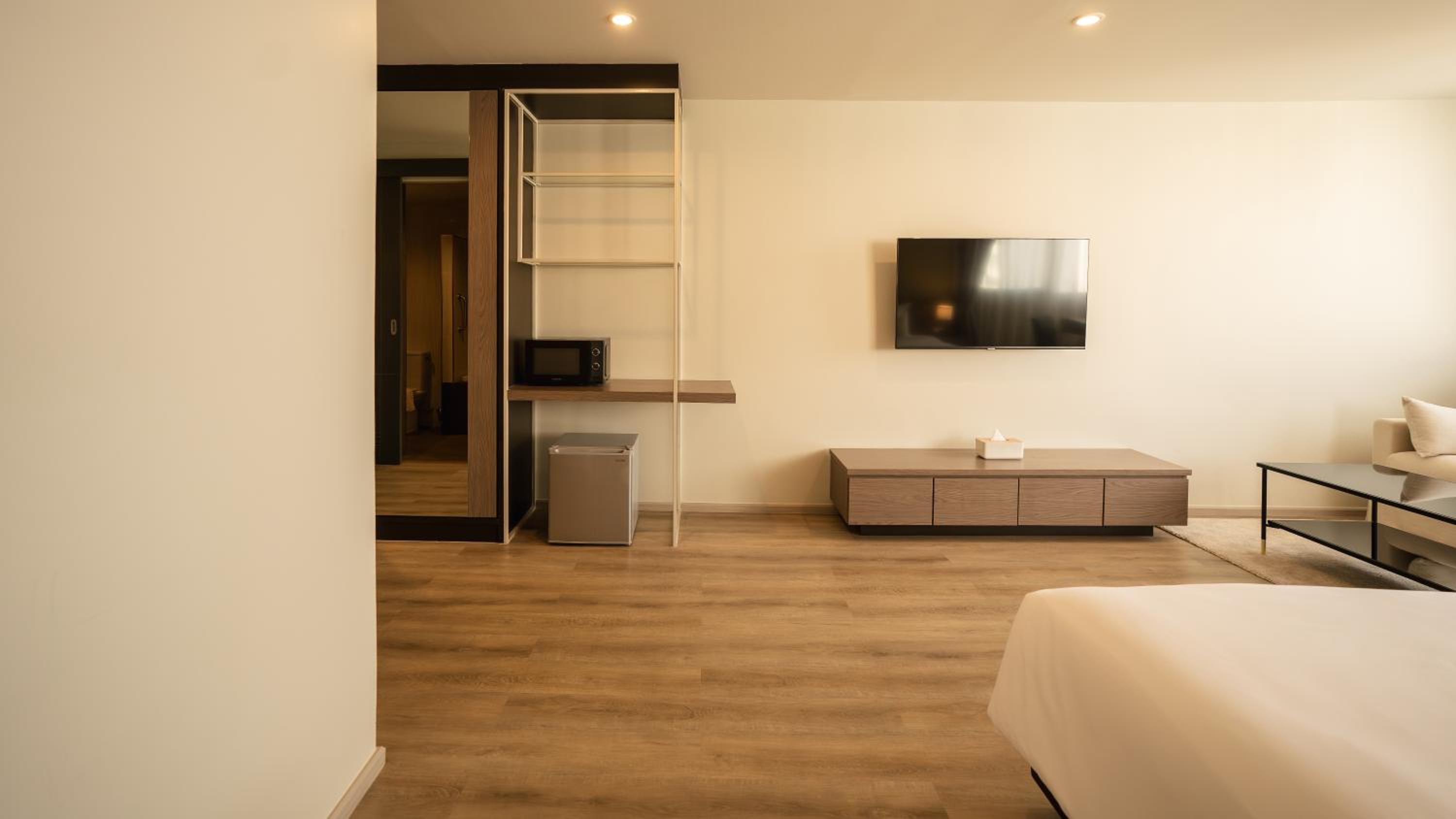 Corner Suites - Photo 20