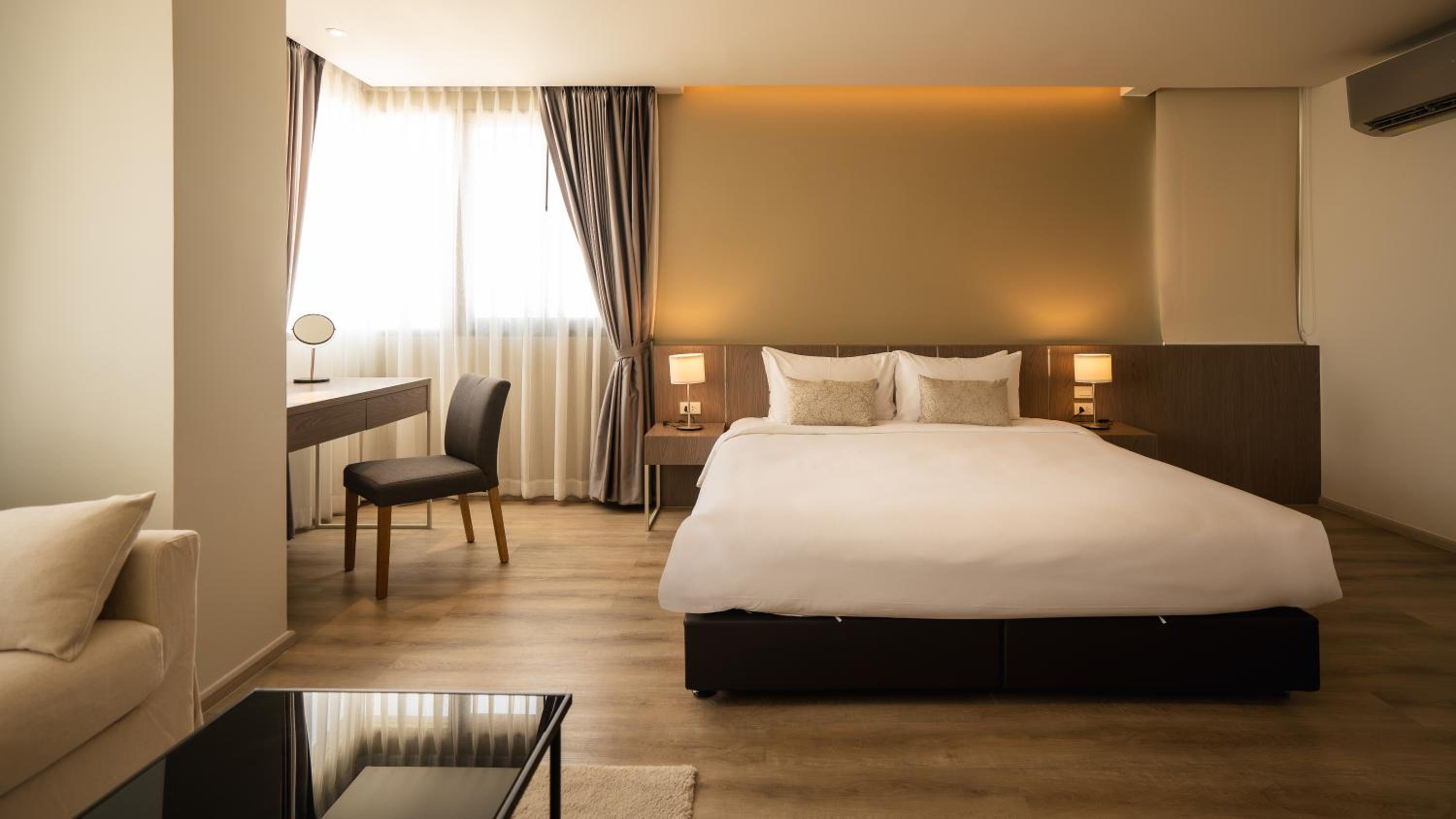 Corner Suites - Photo 24
