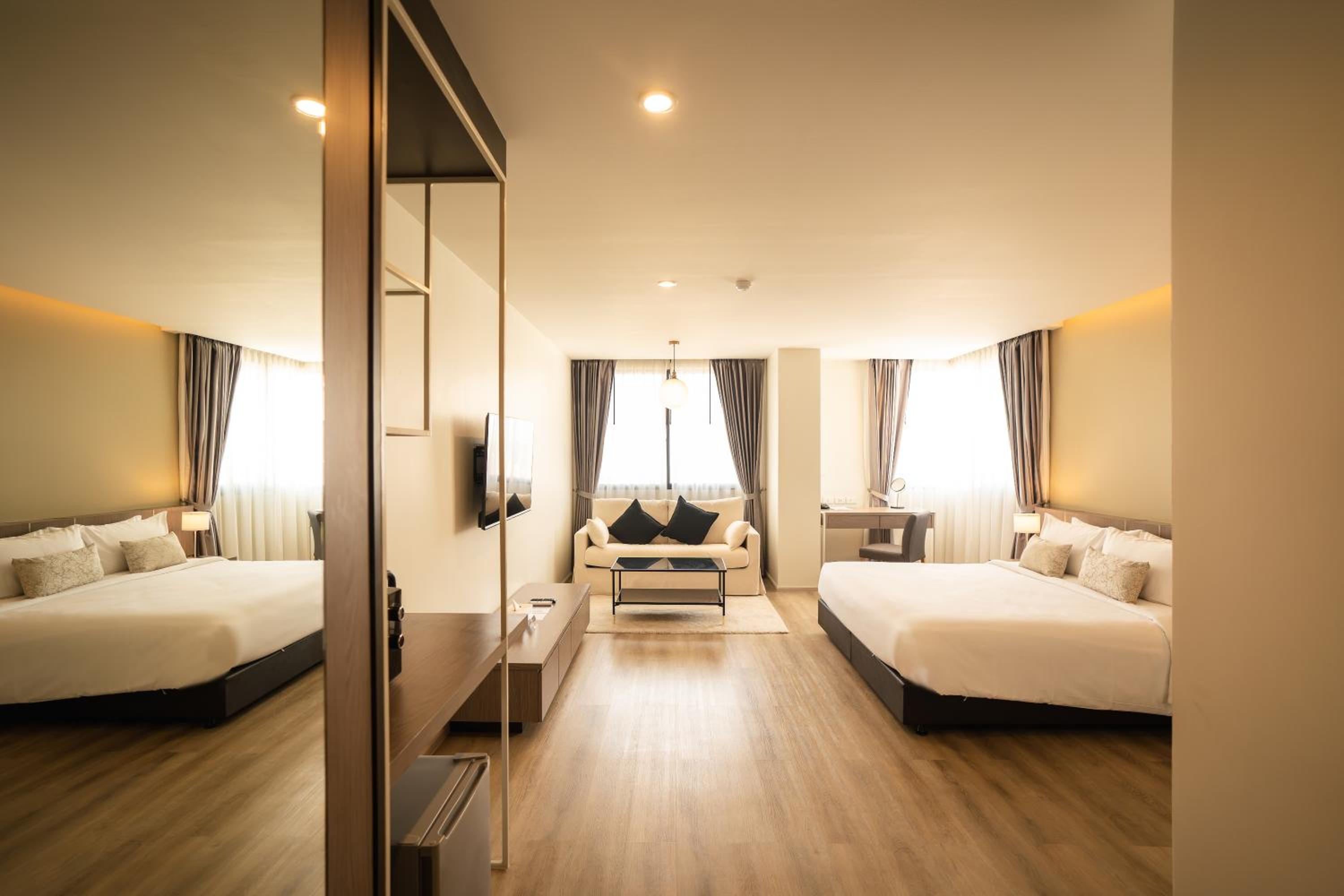 Corner Suites - Photo 19