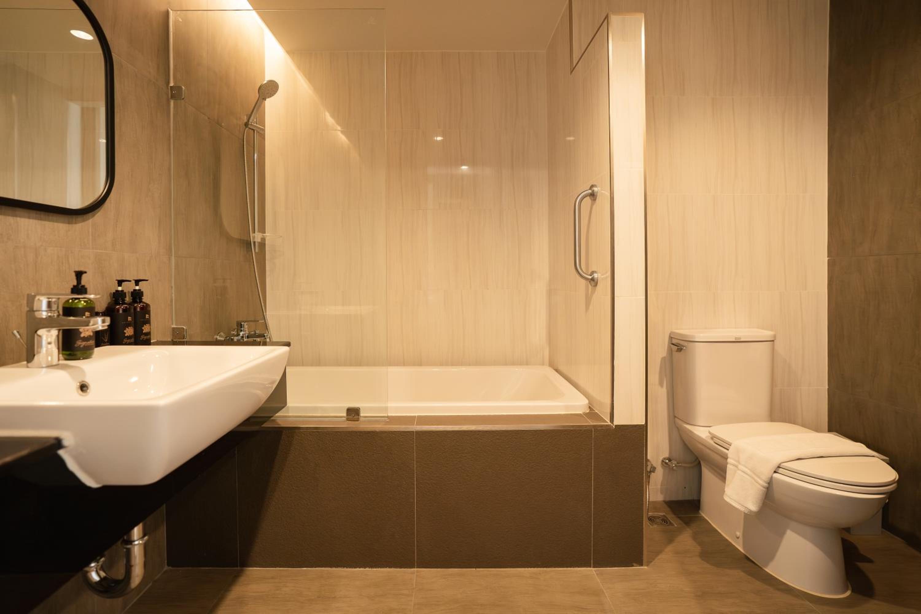 Corner Suites - Photo 18