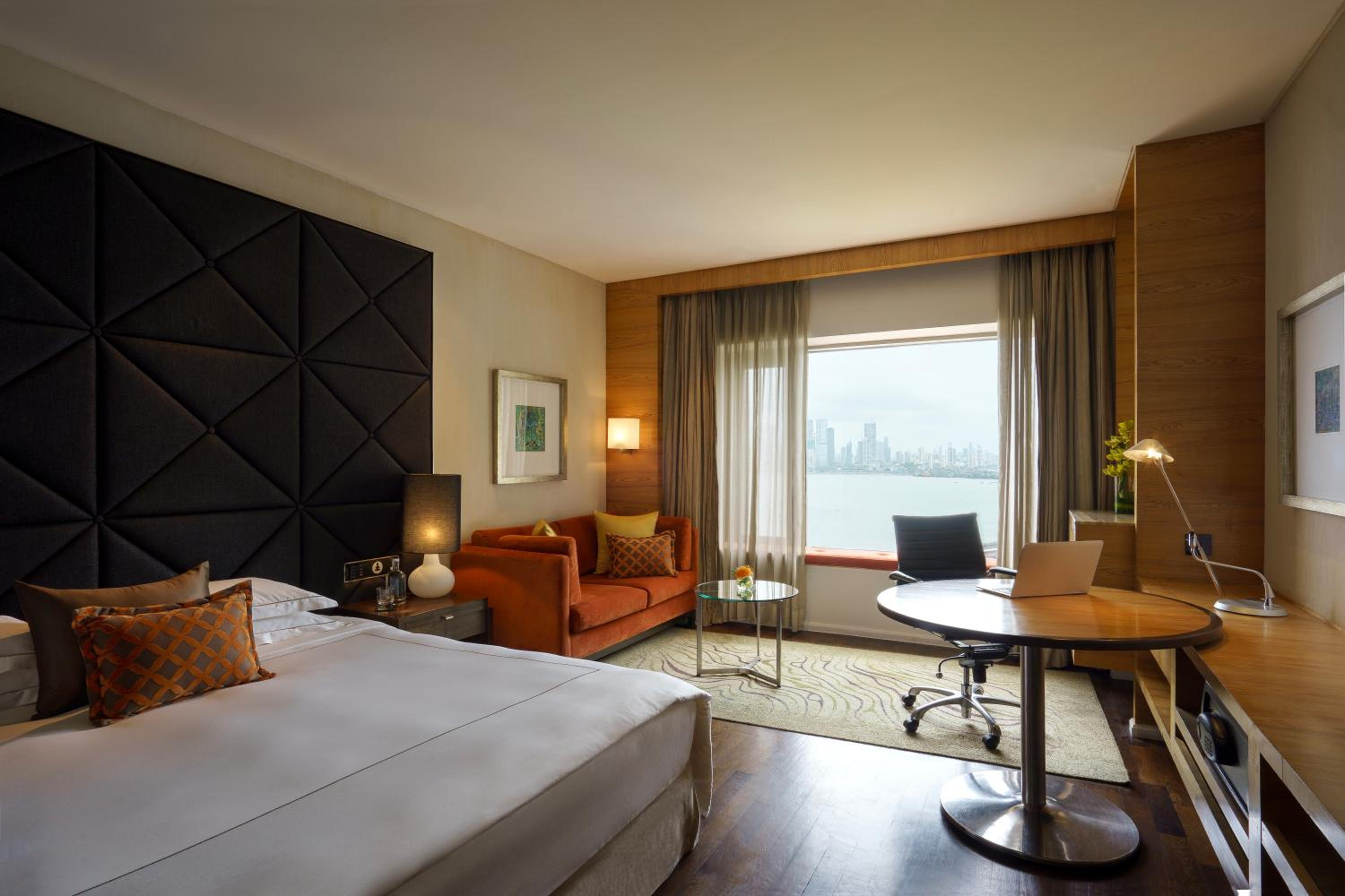 Taj Club Room King Bed - High tea, evening cocktails, butler service, Complimentary 1 way airport transfer thumbnail 5