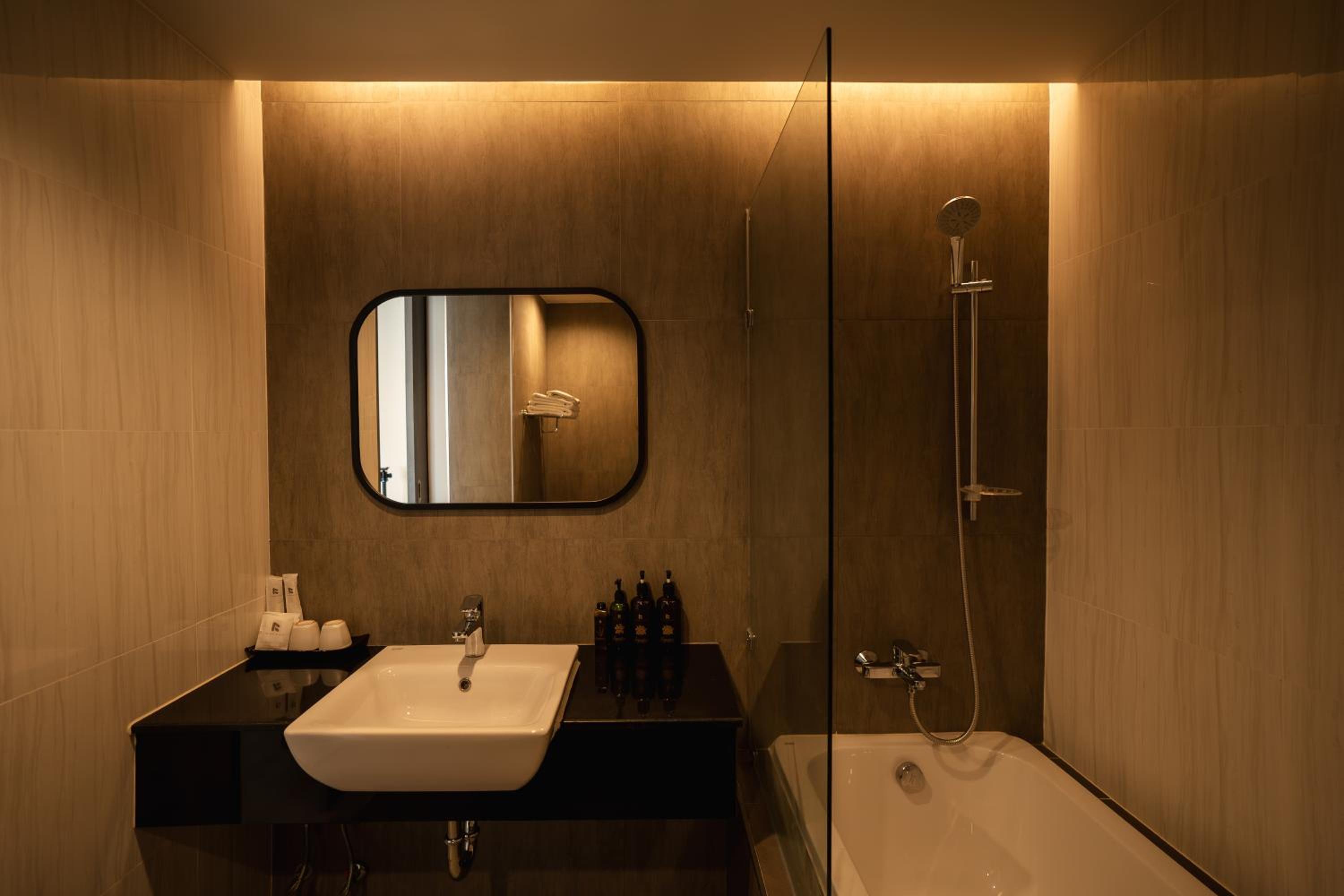 Corner Suites - Photo 28