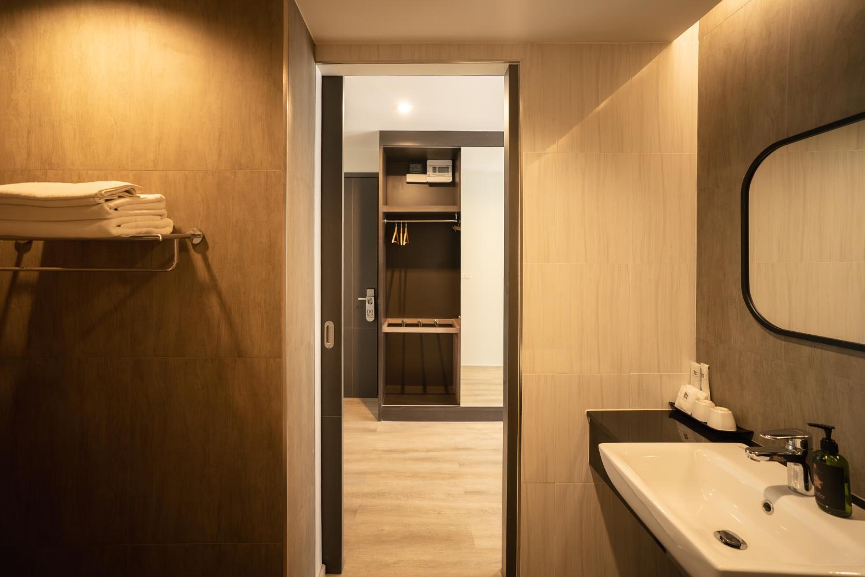 Corner Suites - Photo 27