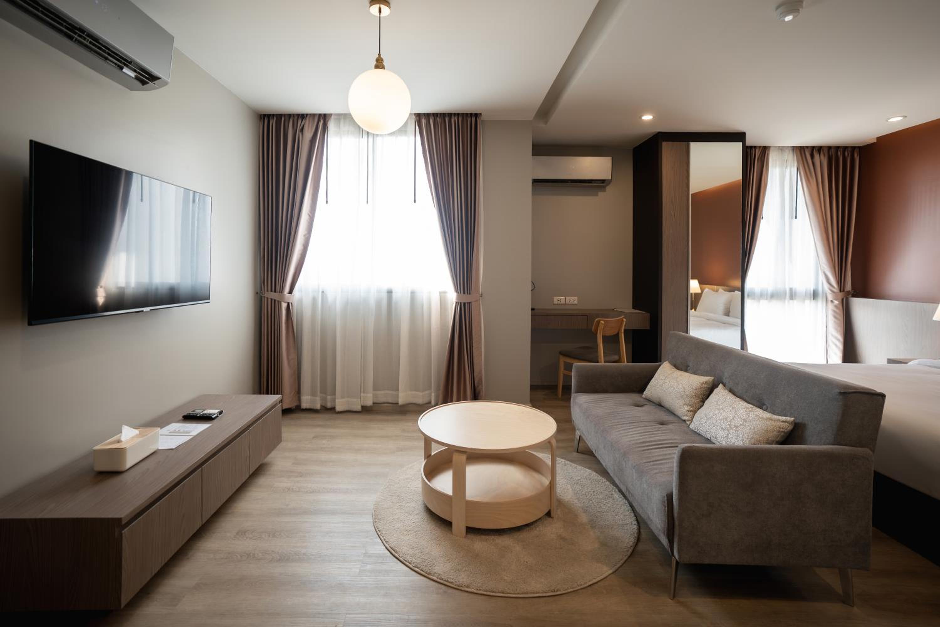 Suite with Mountain View - Photo 15