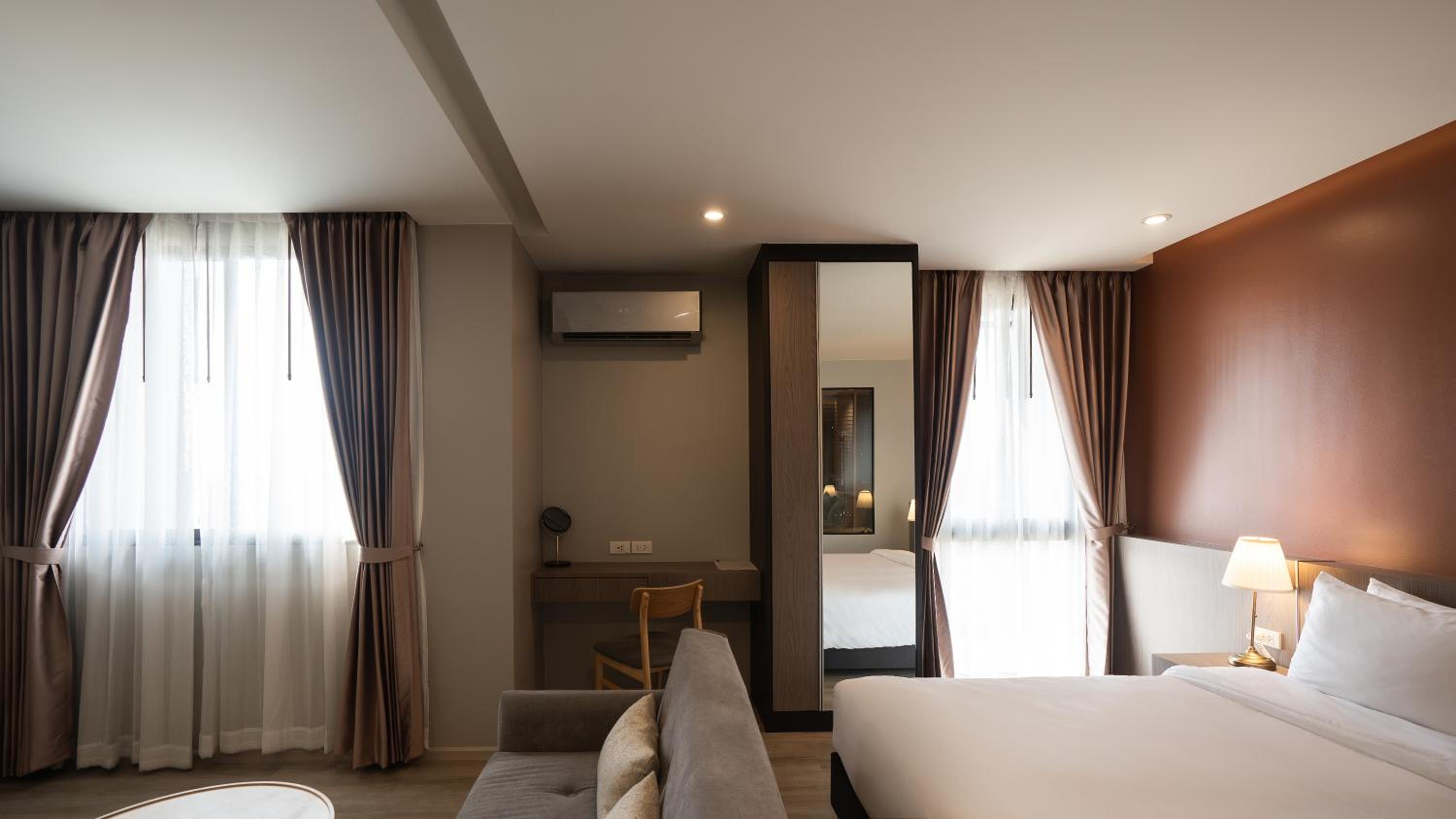 Suite with Mountain View - Photo 18