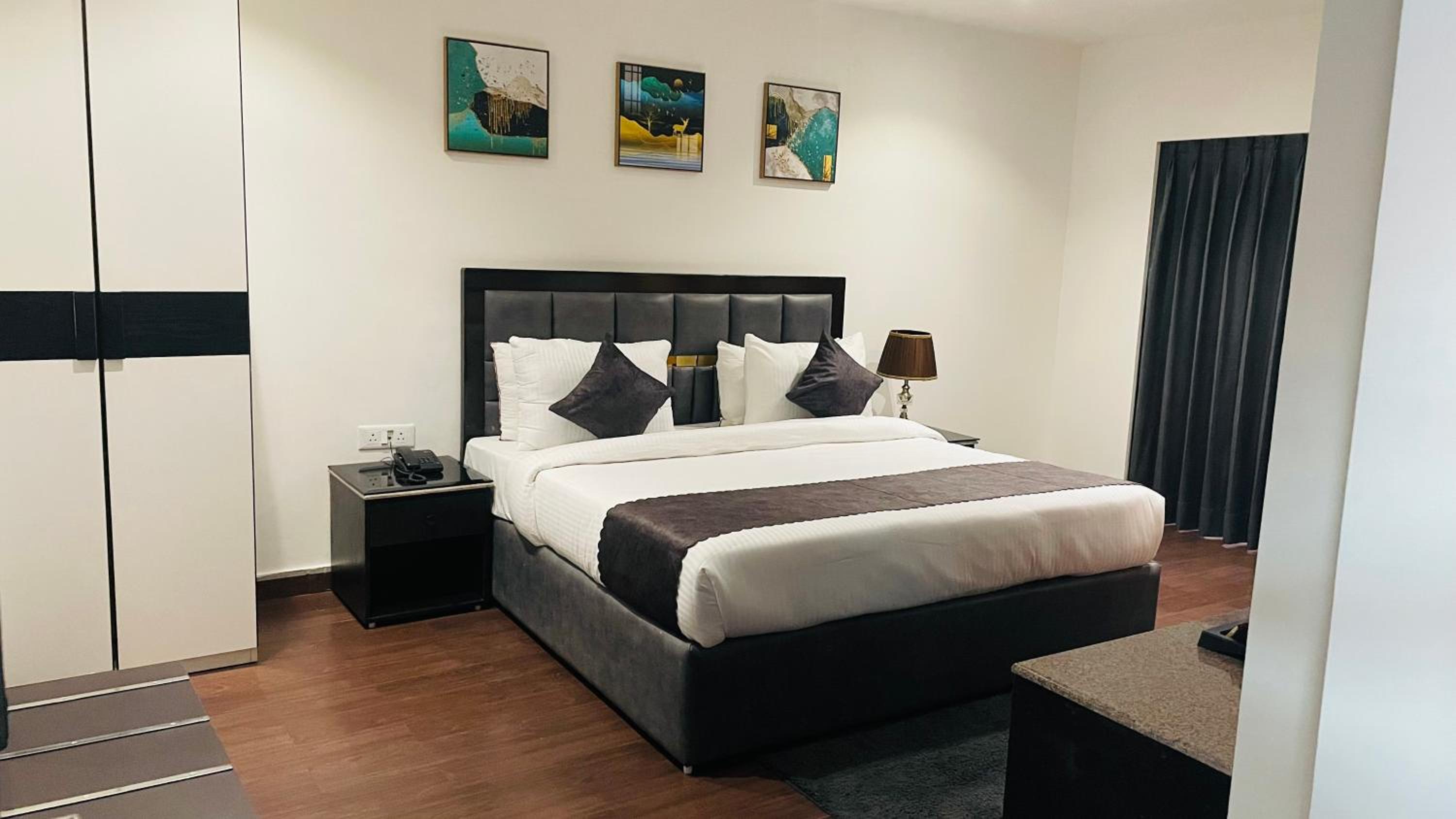 Superior Room with City View - Photo 9