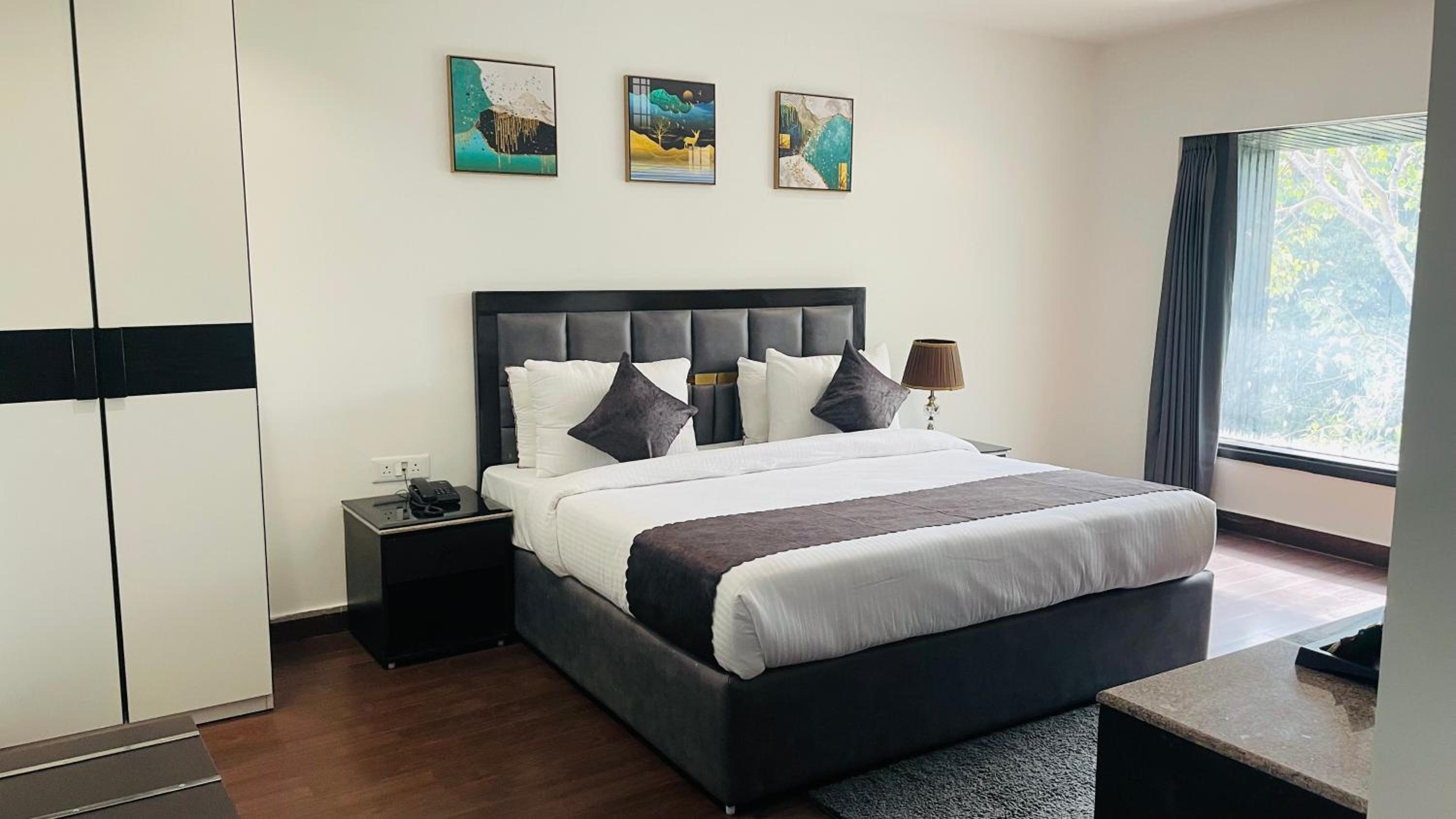 Deluxe Room - Photo 22