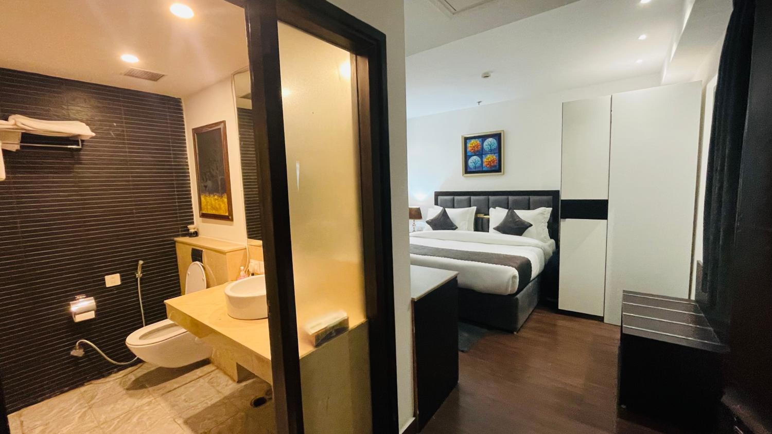 Deluxe Room - Photo 20