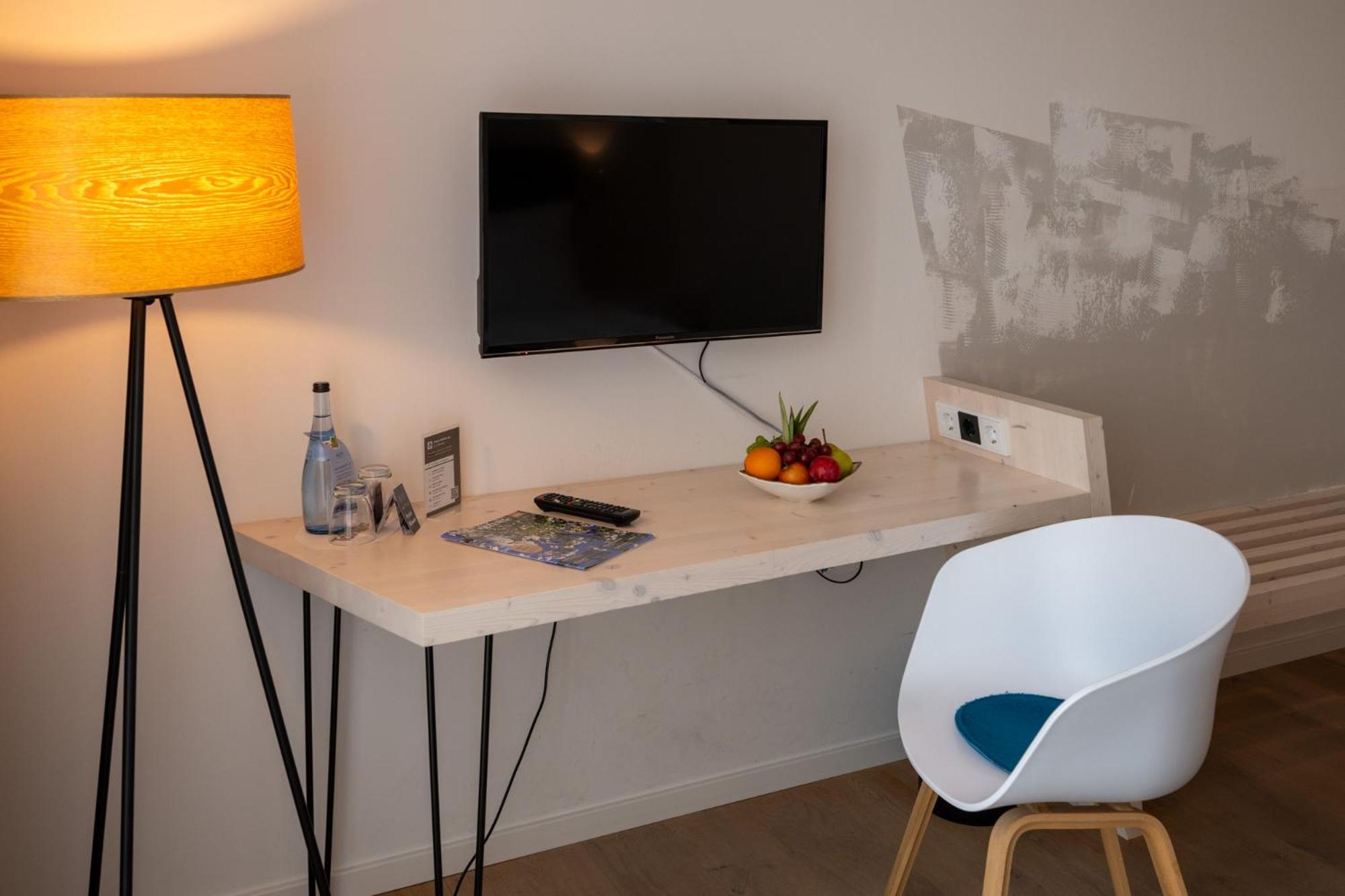 Standard Double Room - Photo 8