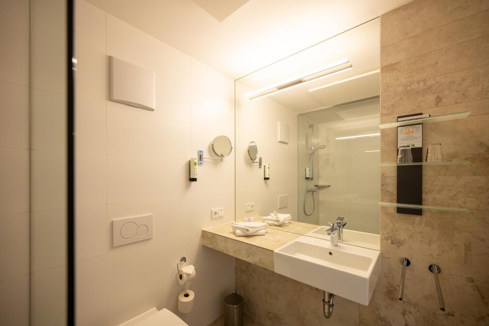 Standard Double Room - Photo 2