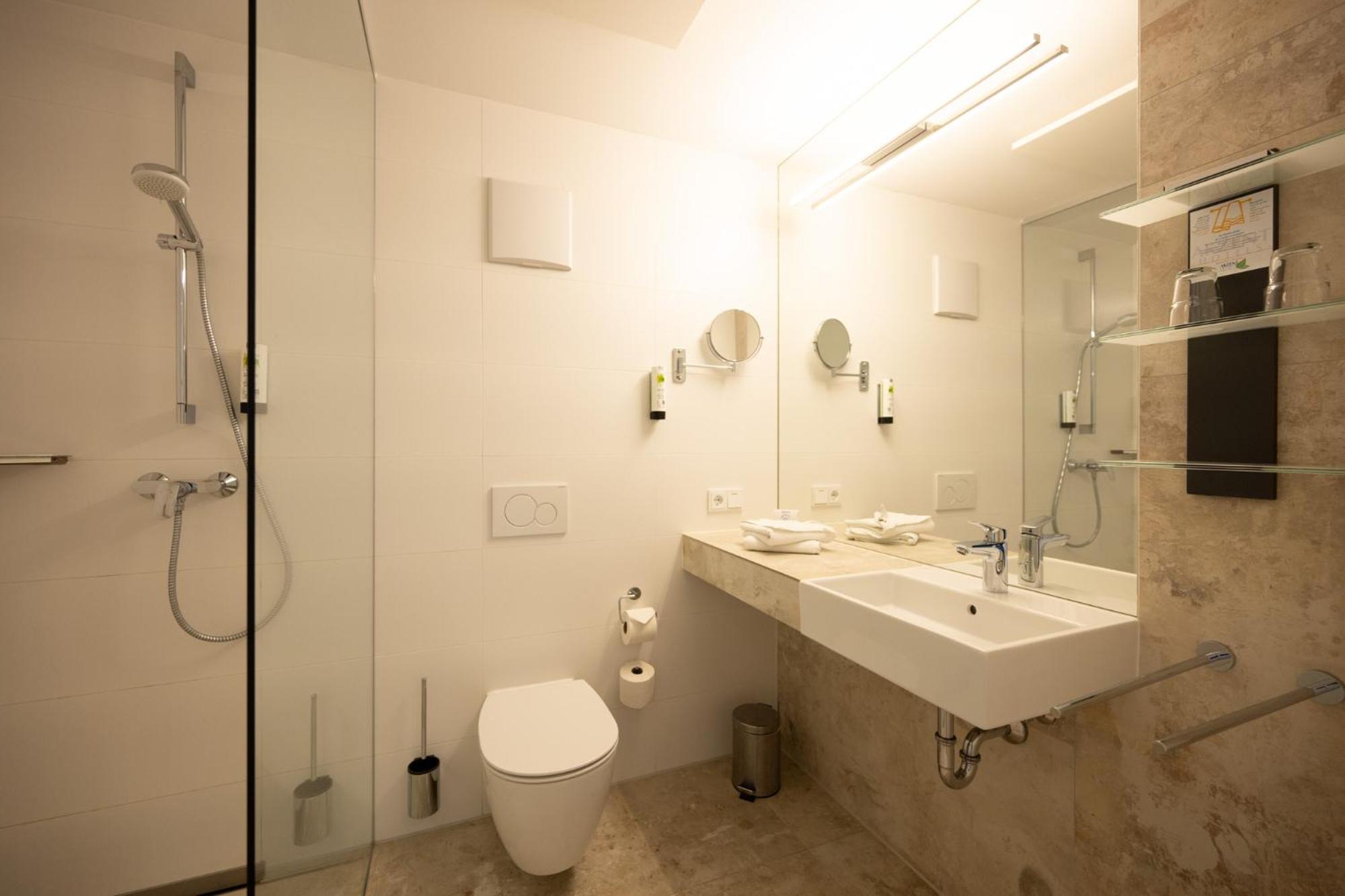 Standard Double Room - Photo 14
