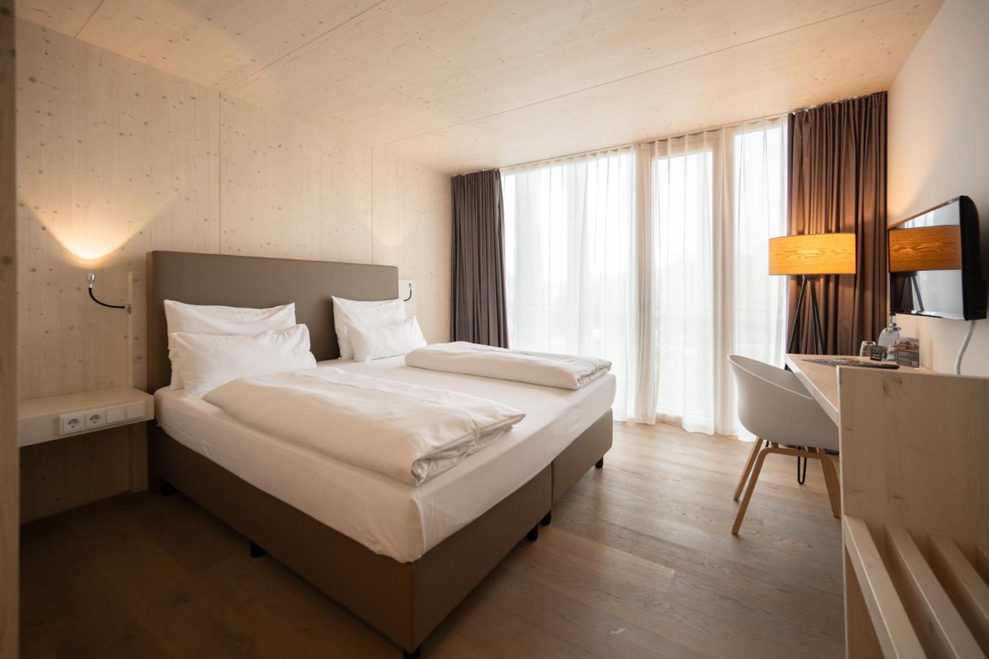 Standard Double Room - Photo 11