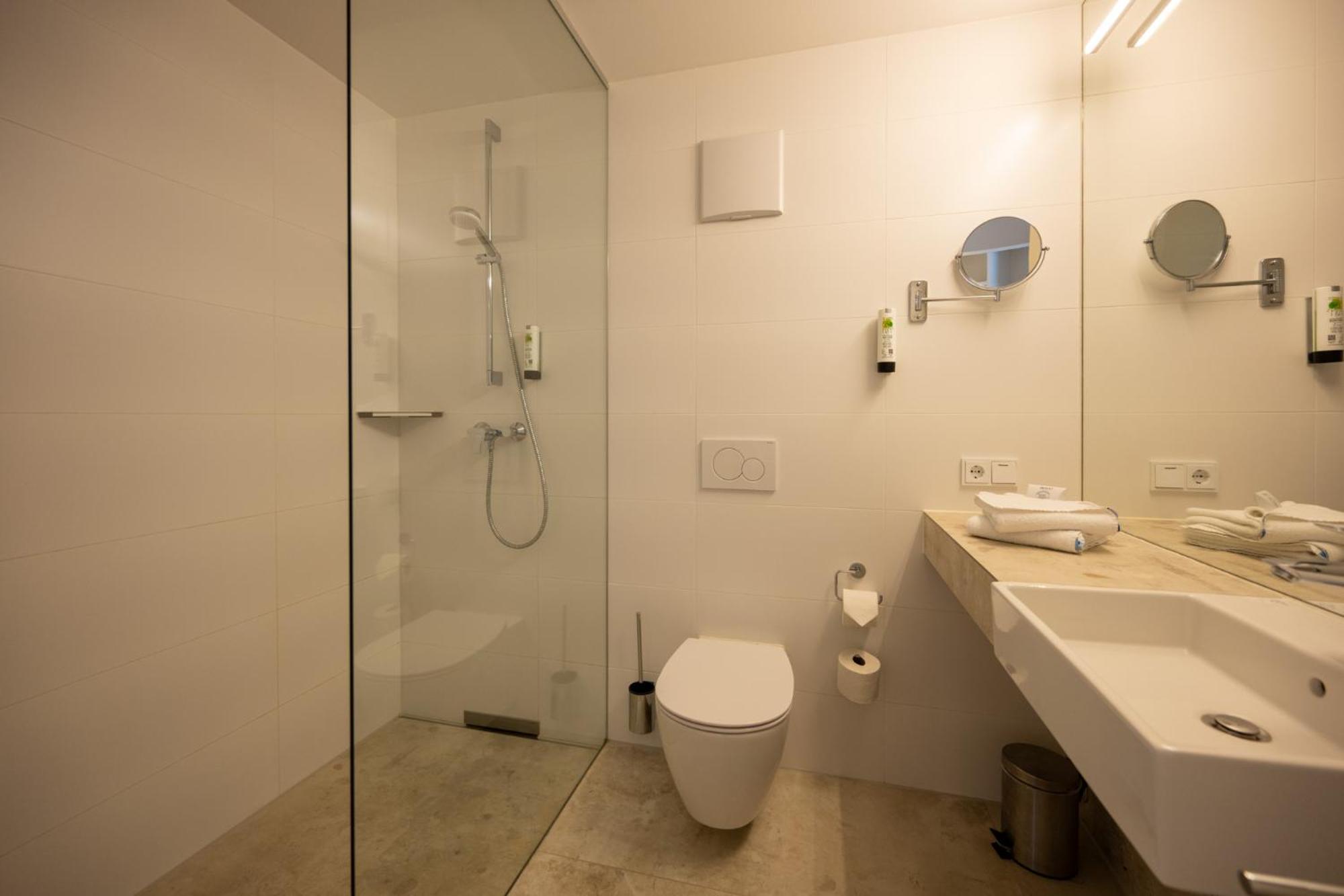 Standard Double Room - Photo 21