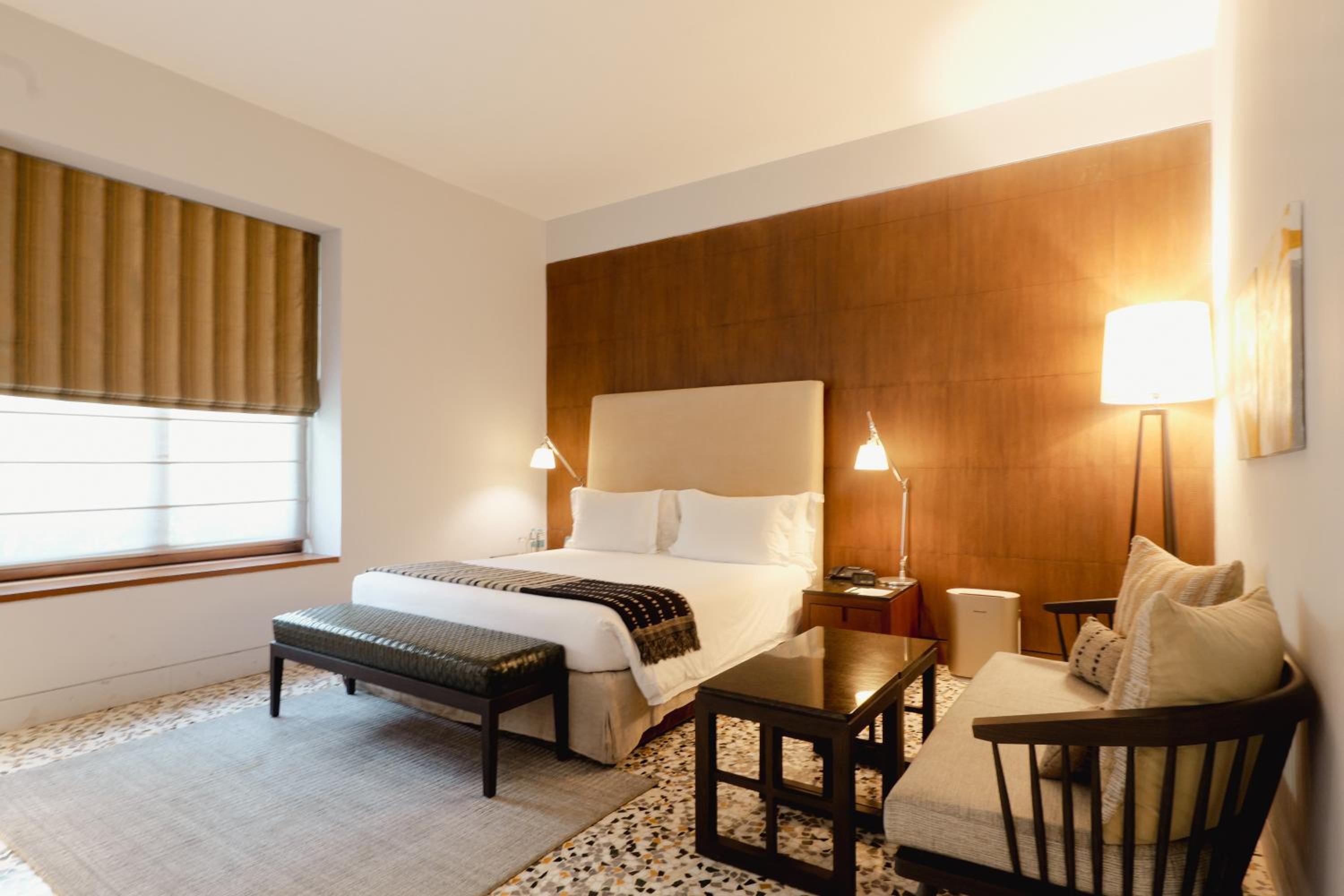 Signature Room with Lounge - Photo 3