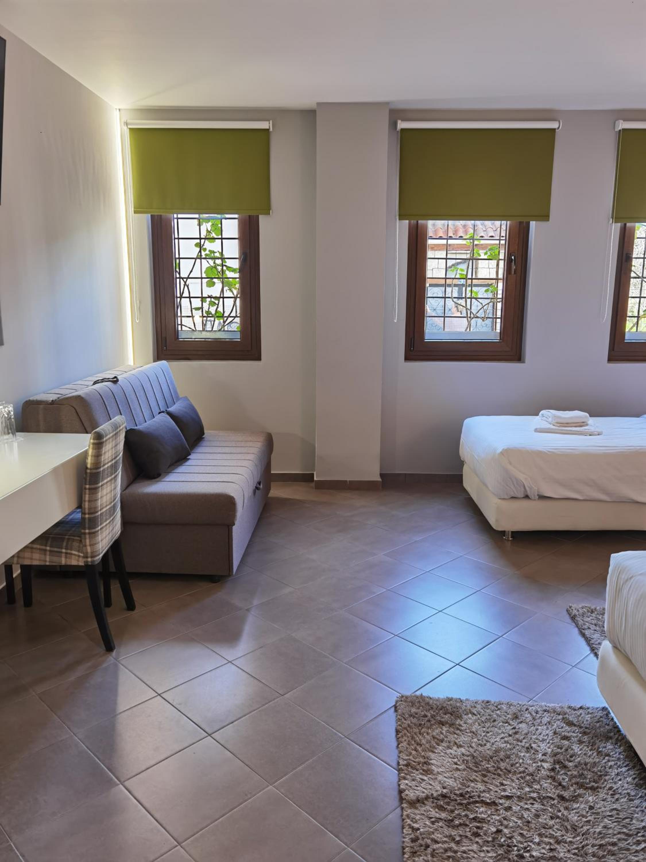 Deluxe Triple Room - Photo 1