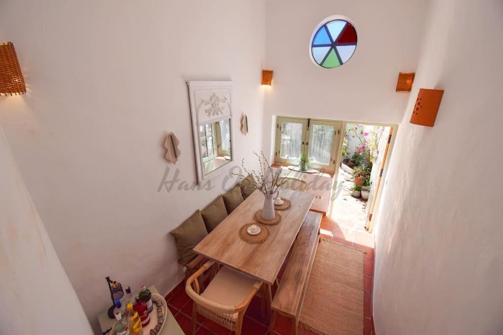 Three-Bedroom House photo 3