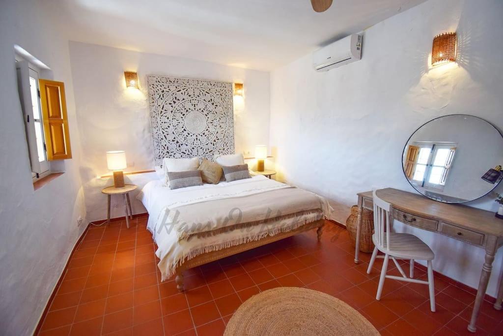 Three-Bedroom House photo 2
