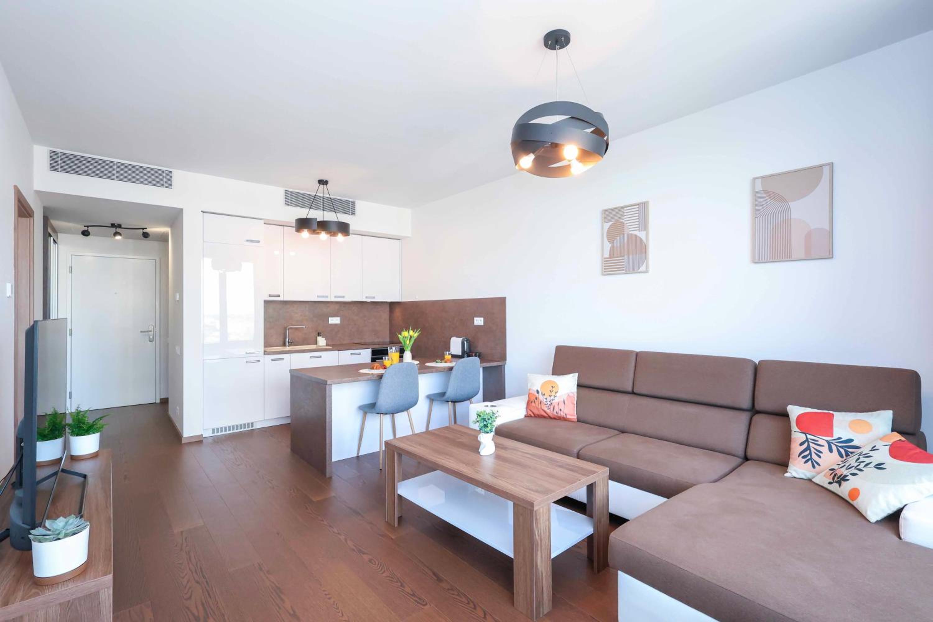 One-Bedroom Apartment with Balcony and City View photo 1