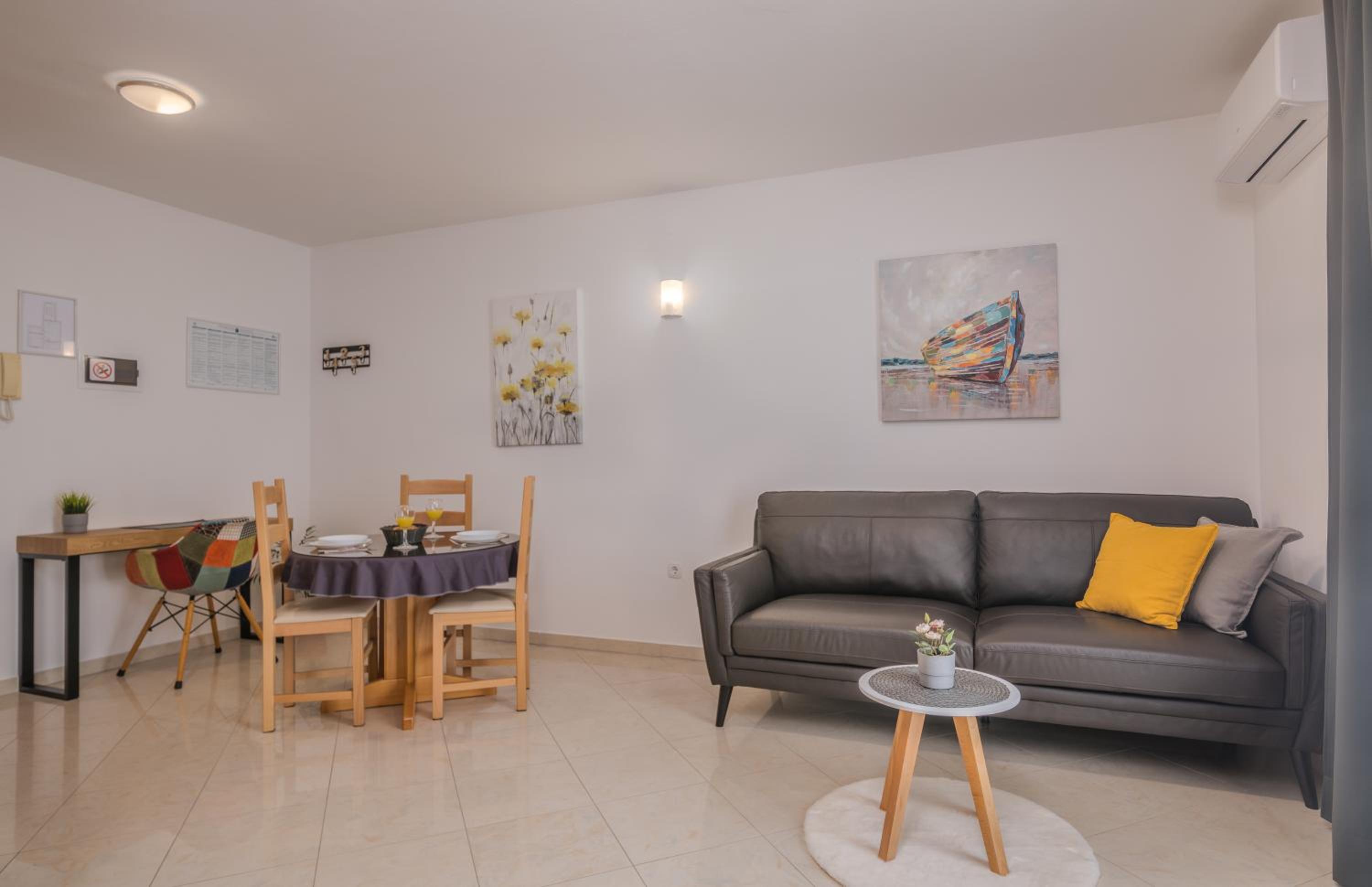 Comfort One-Bedroom Apartment with Balcony and Sea View