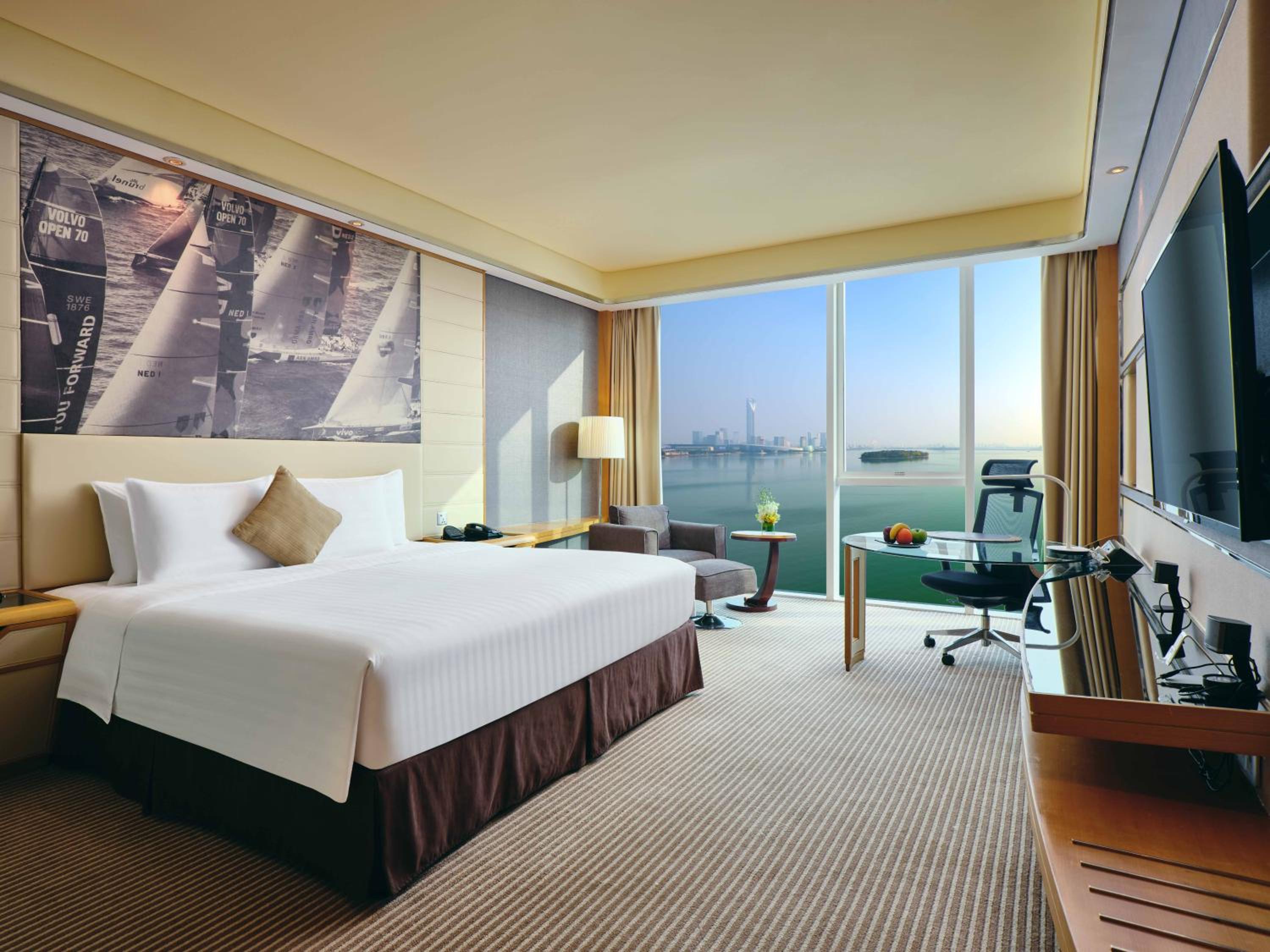 1 King Premium Jinji Lake View thumbnail 5