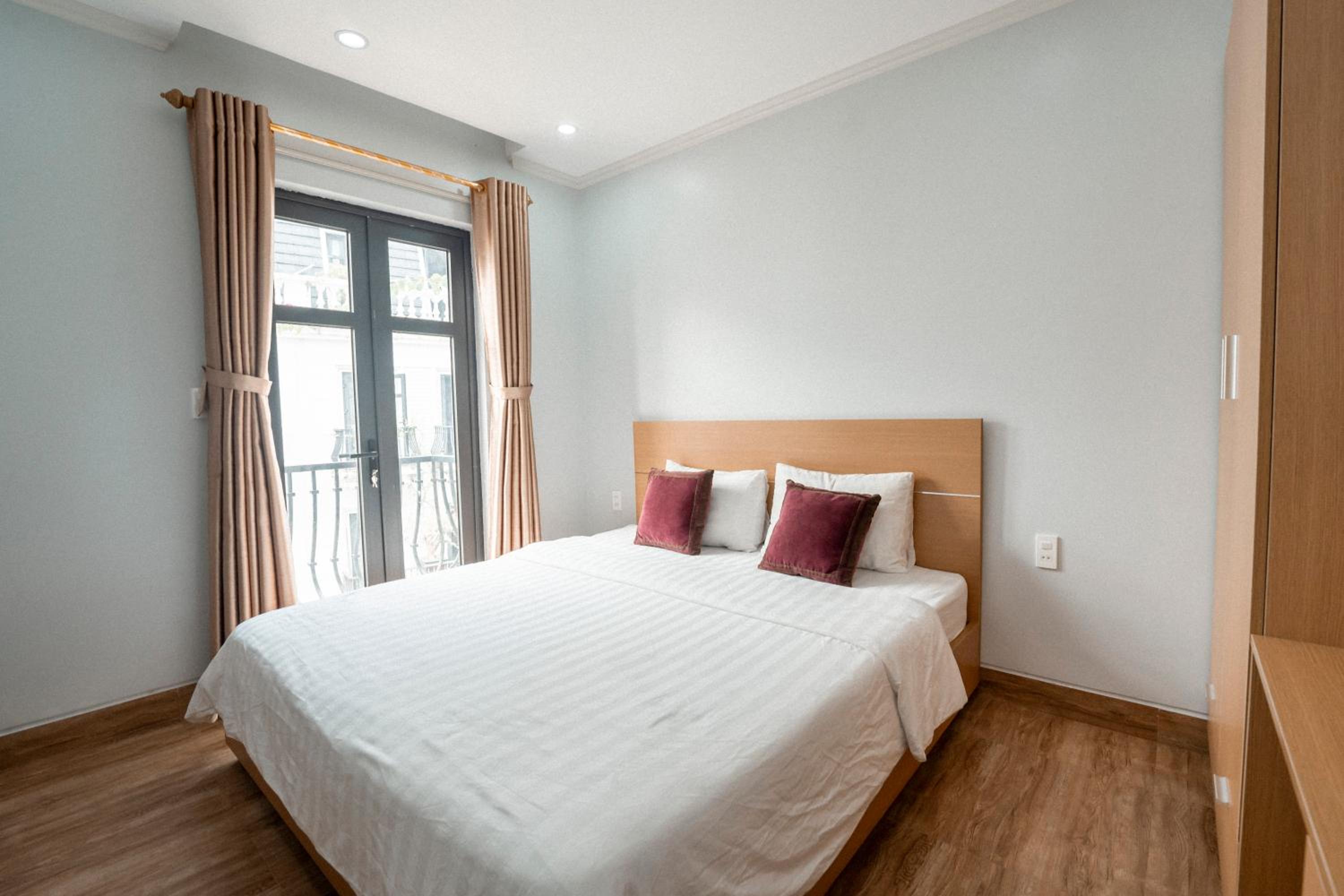 Deluxe One-Bedroom Apartment with City View