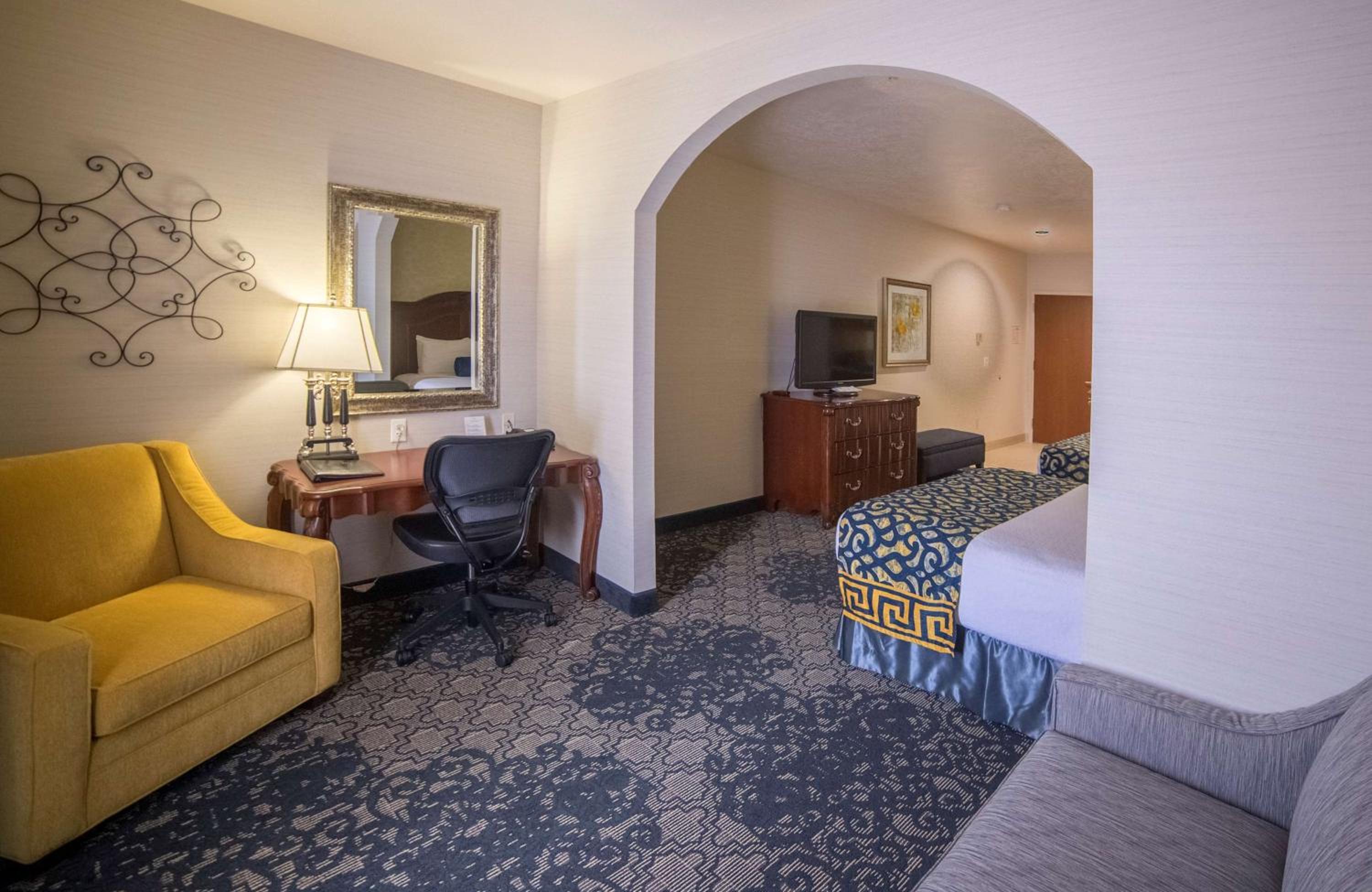 King Suite with Sofa Bed - South Tower/Non-Smoking - Photo 4