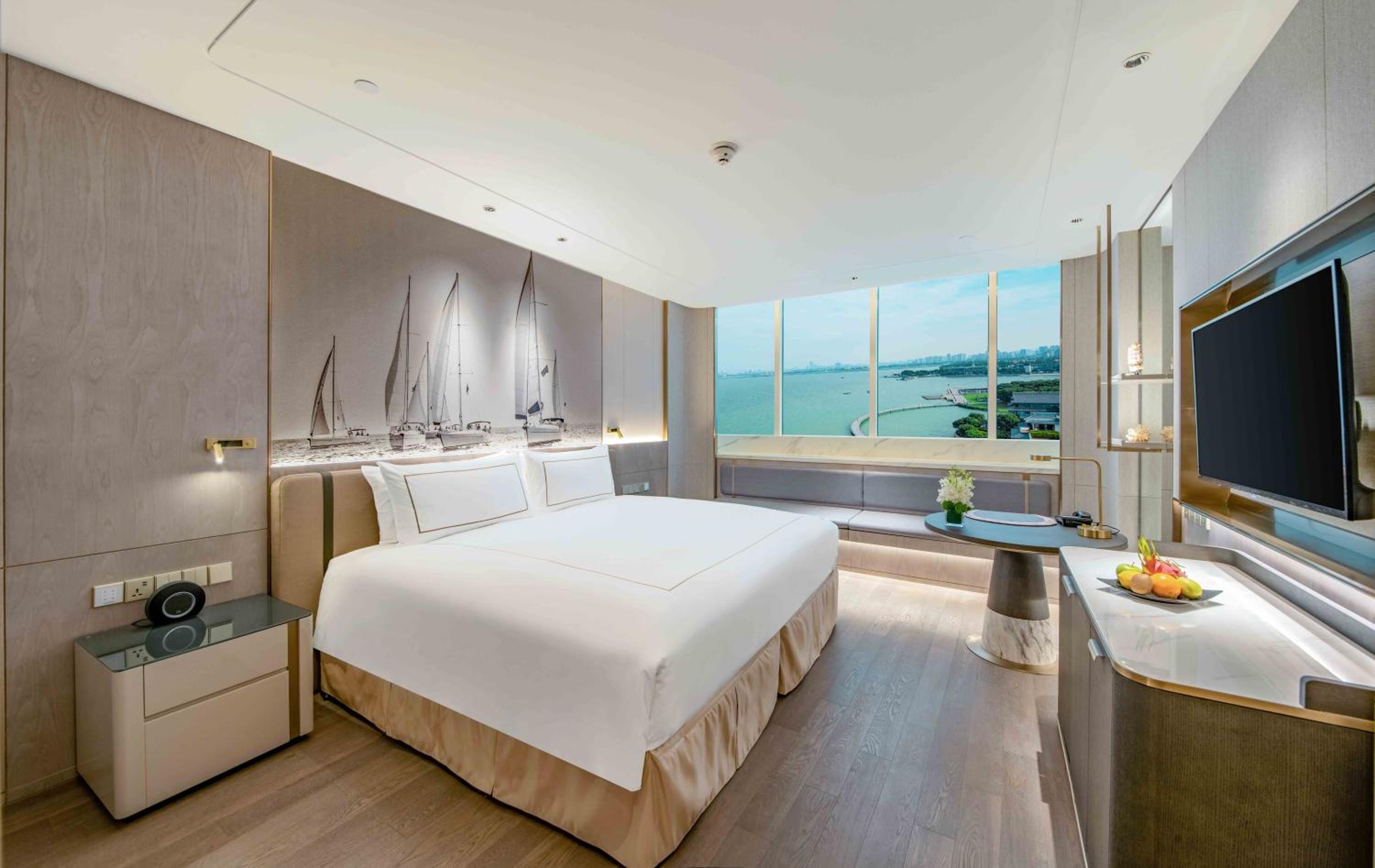 Premium King Room with Lake View