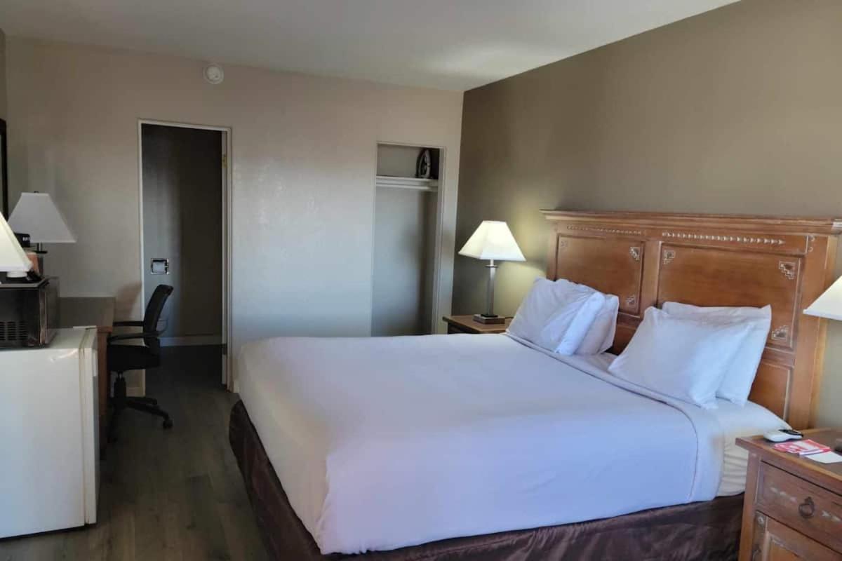 Standard King Room - Non Smoking