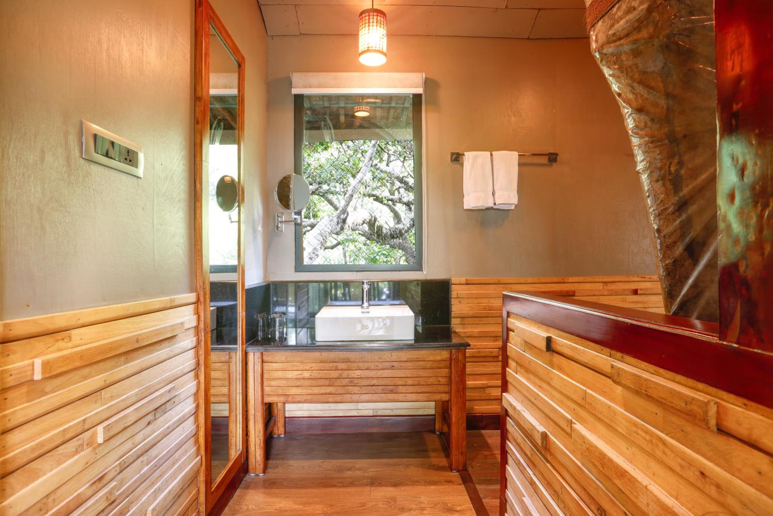 Premium Tree House photo 2
