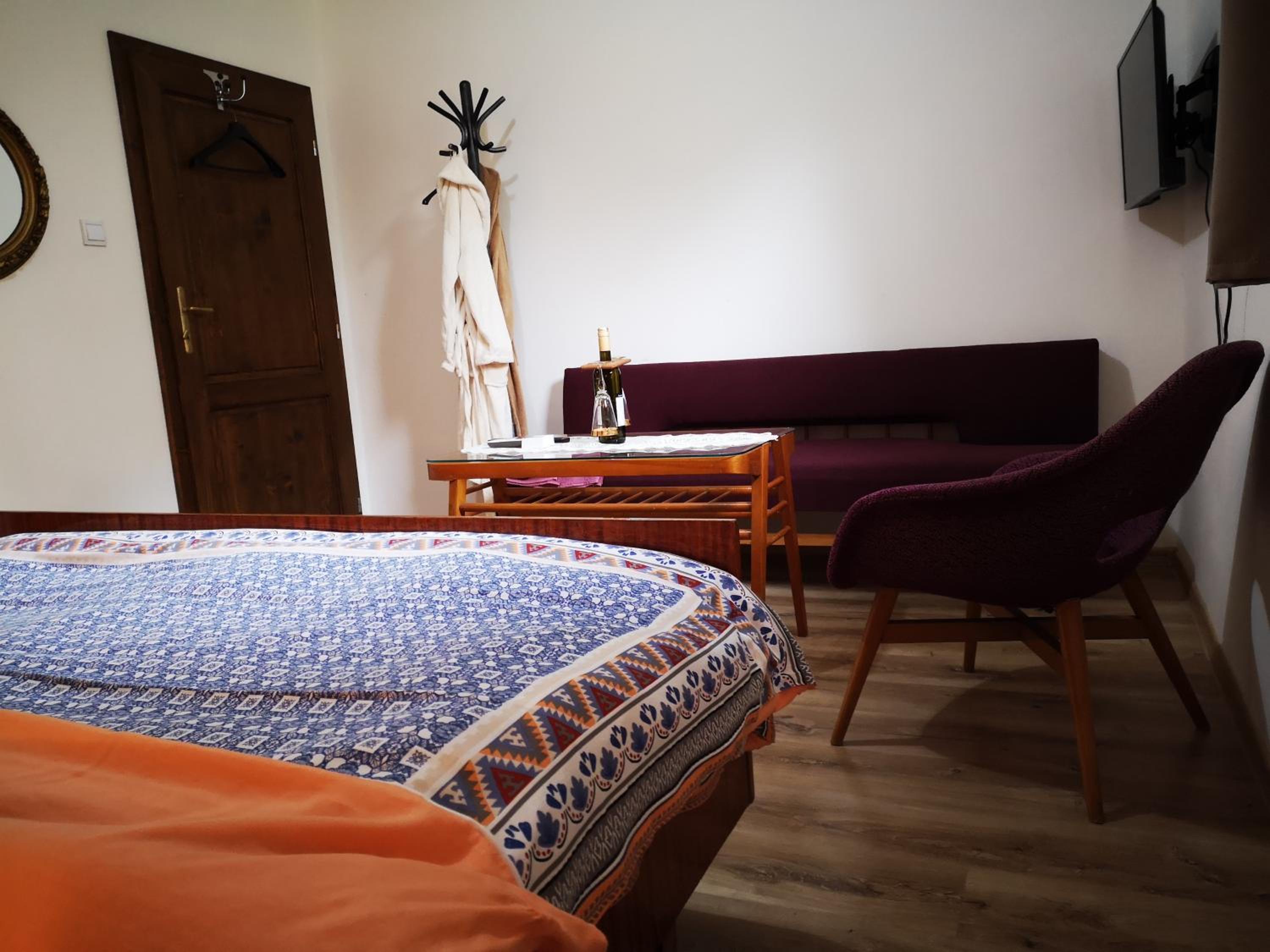 Deluxe Double Room with Shower - Photo 3