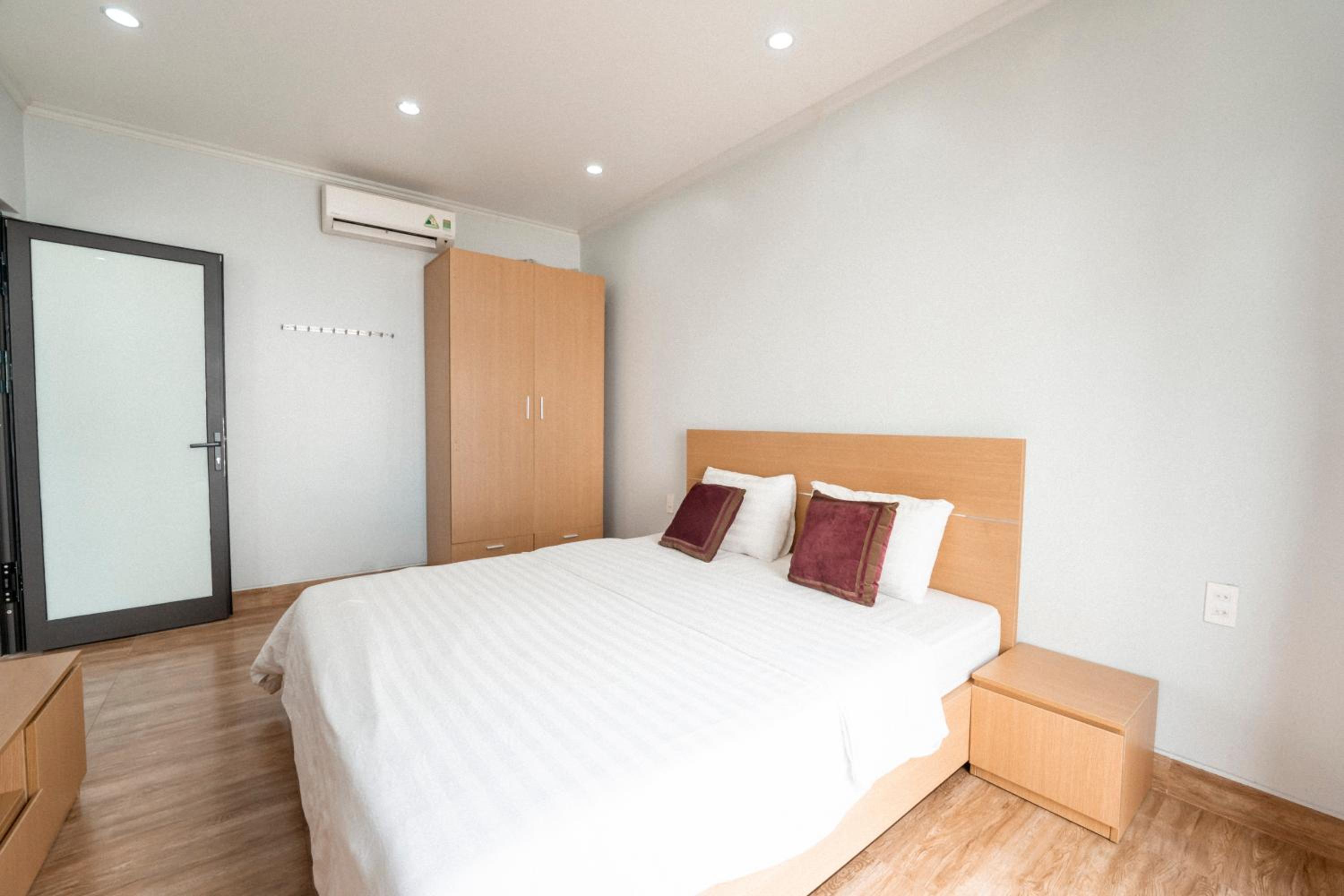 Deluxe One-Bedroom Apartment with Ocean View