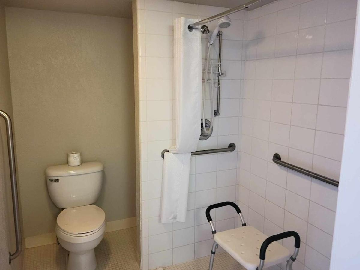 Standard Double Room with Two Double Beds - Non Smoking photo 2
