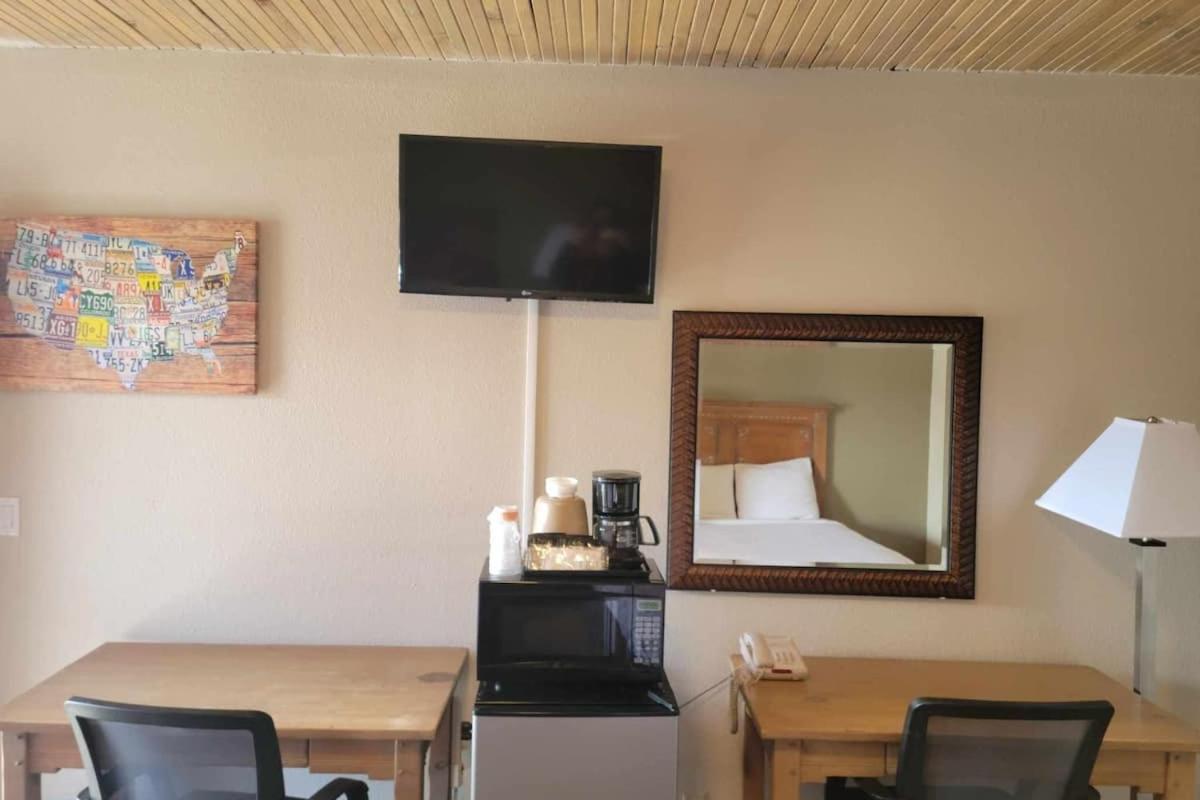 King Room - Accessible/Non Smoking