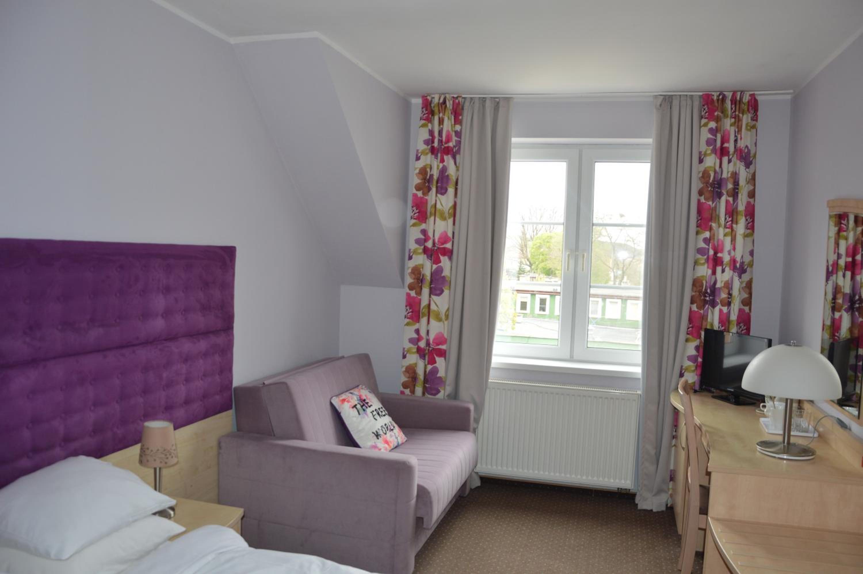 Budget Double Room photo 3