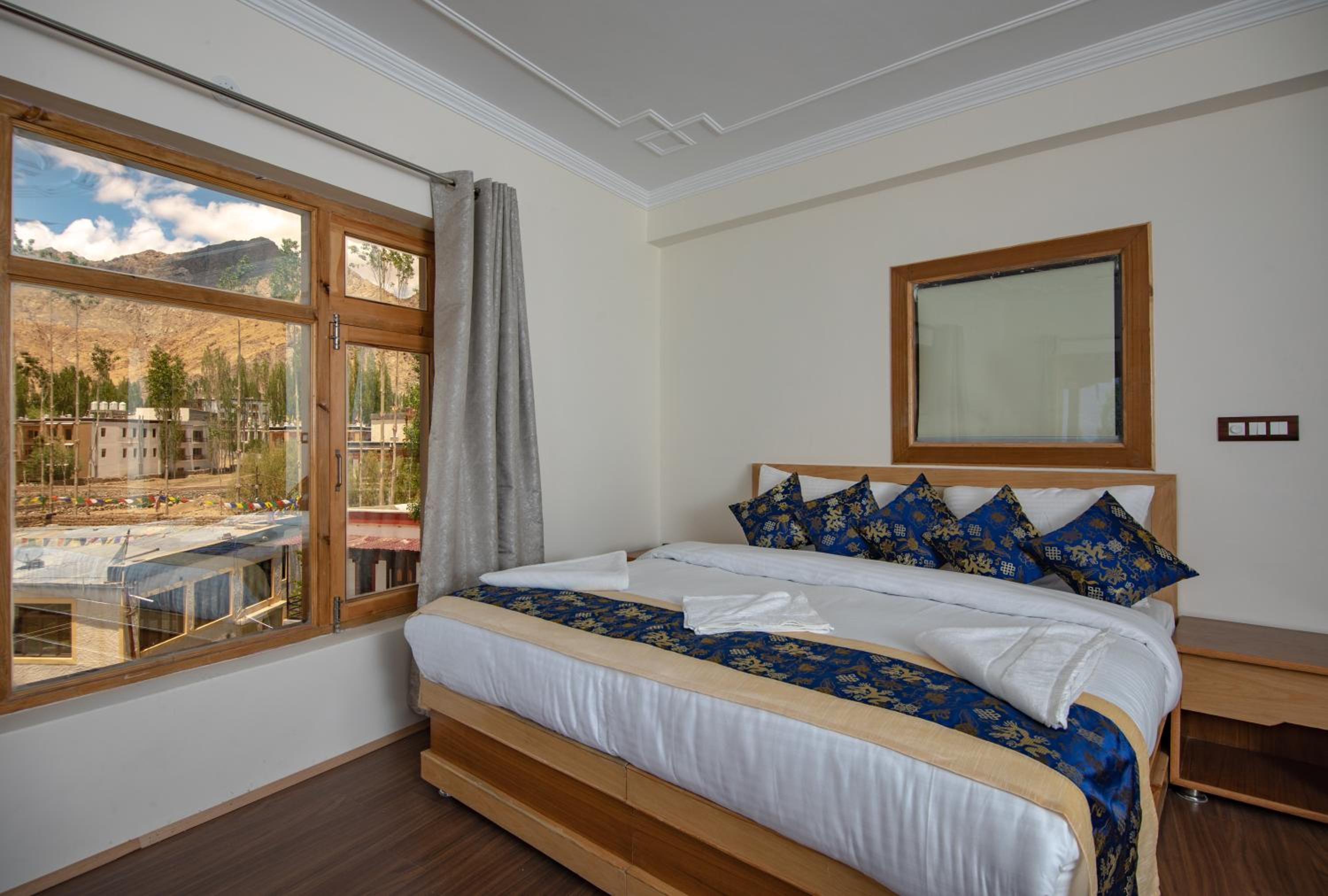 Deluxe Double Room with Balcony photo 2