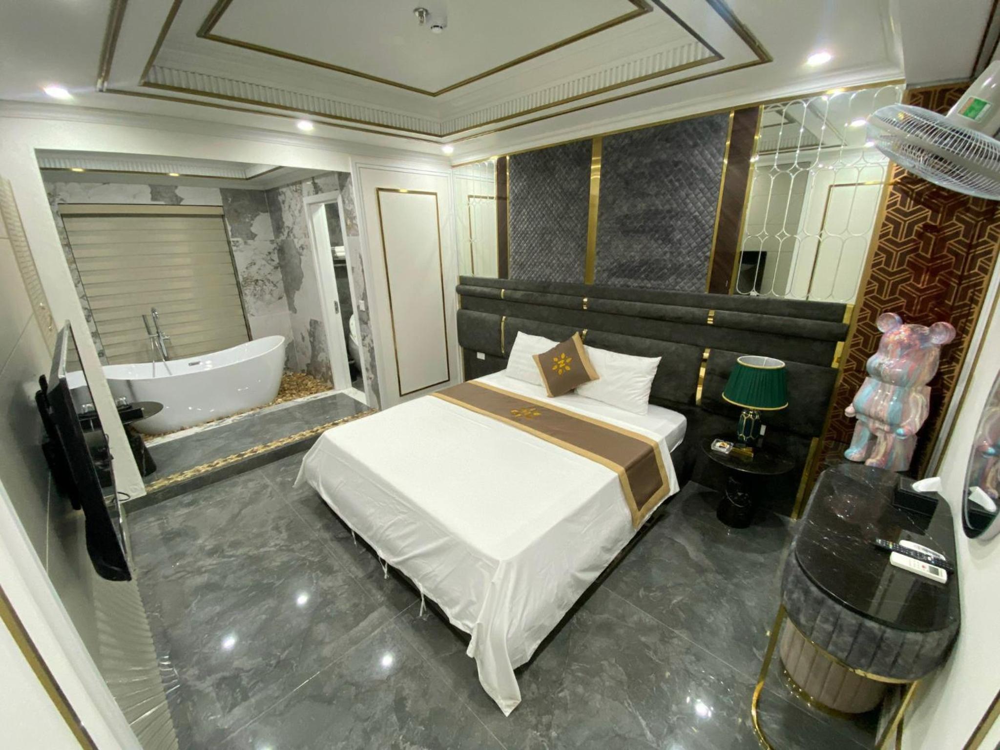 Queen Room with Spa Bath