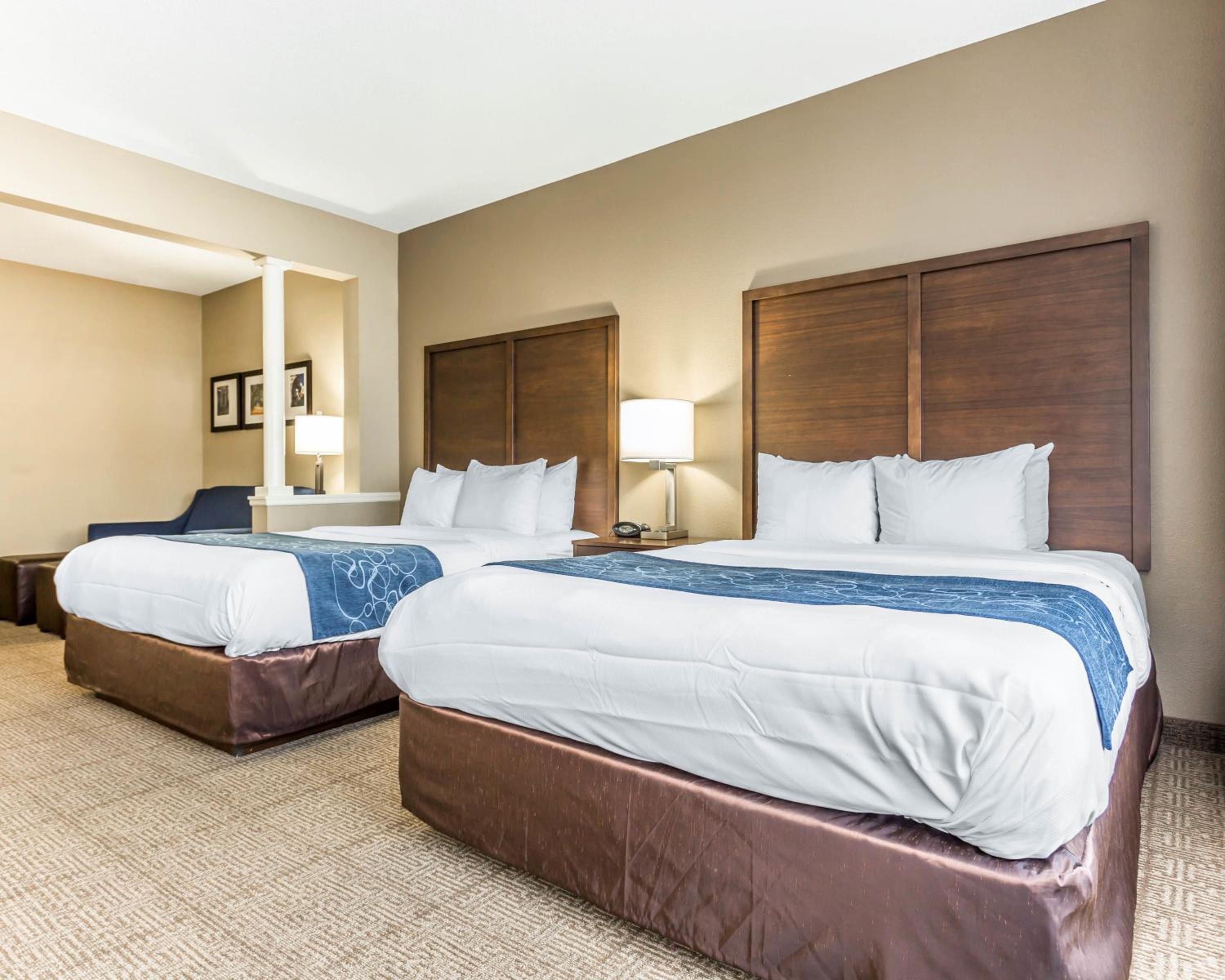 Standard Queen Suite with Two Queen Beds - Non-Smoking - Photo 1