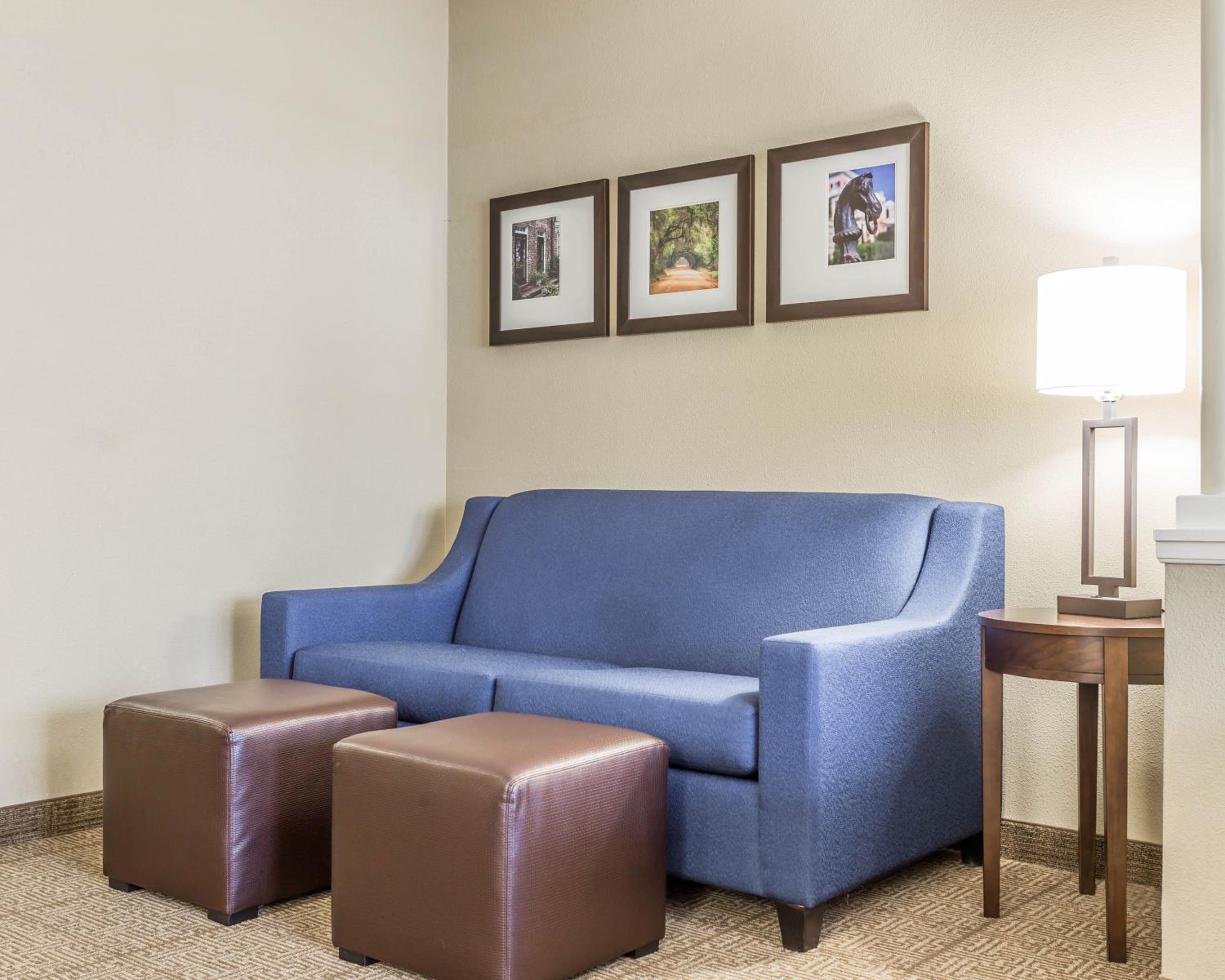 Standard Queen Suite with Two Queen Beds - Non-Smoking - Photo 7
