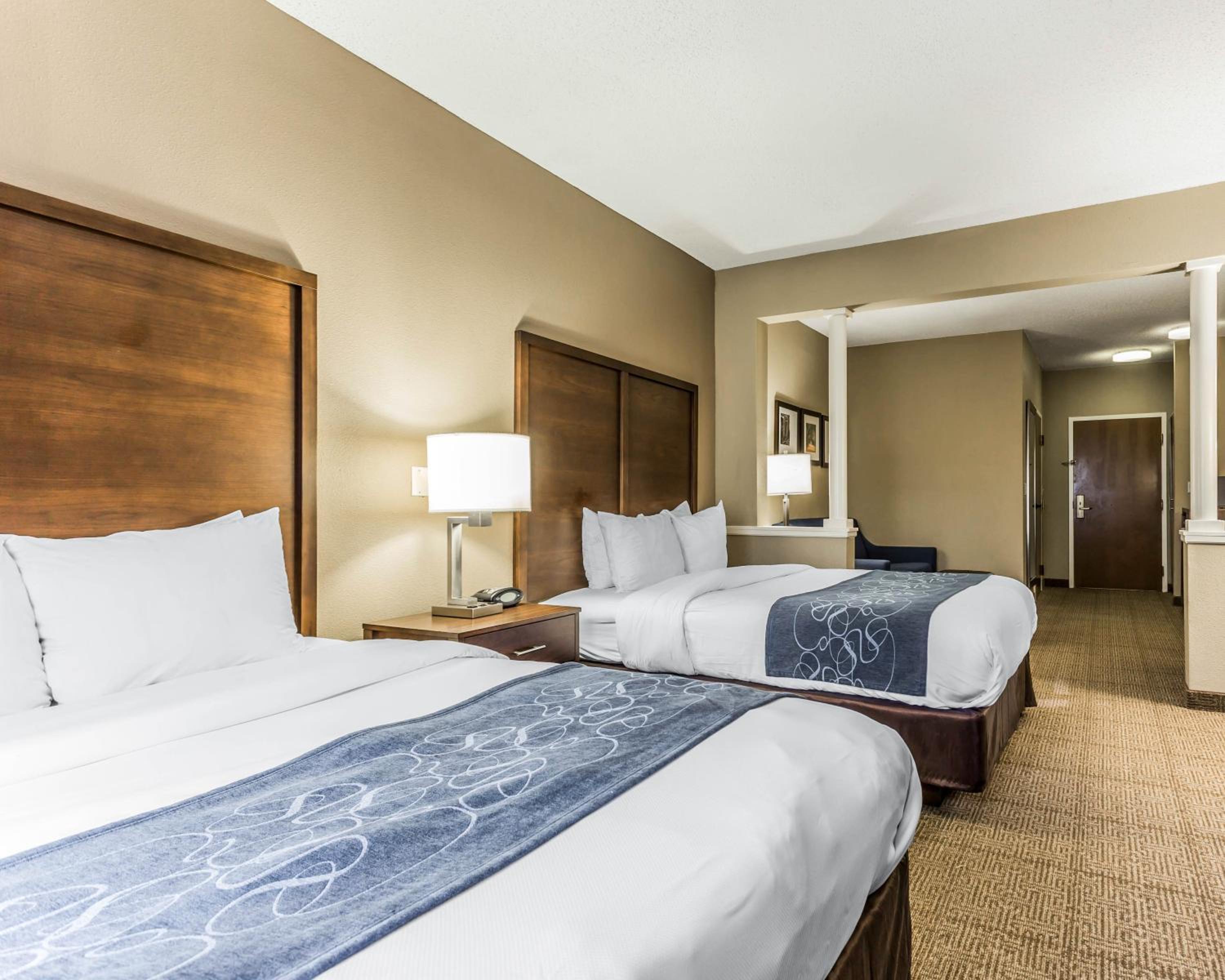 Standard Queen Suite with Two Queen Beds - Non-Smoking - Photo 2
