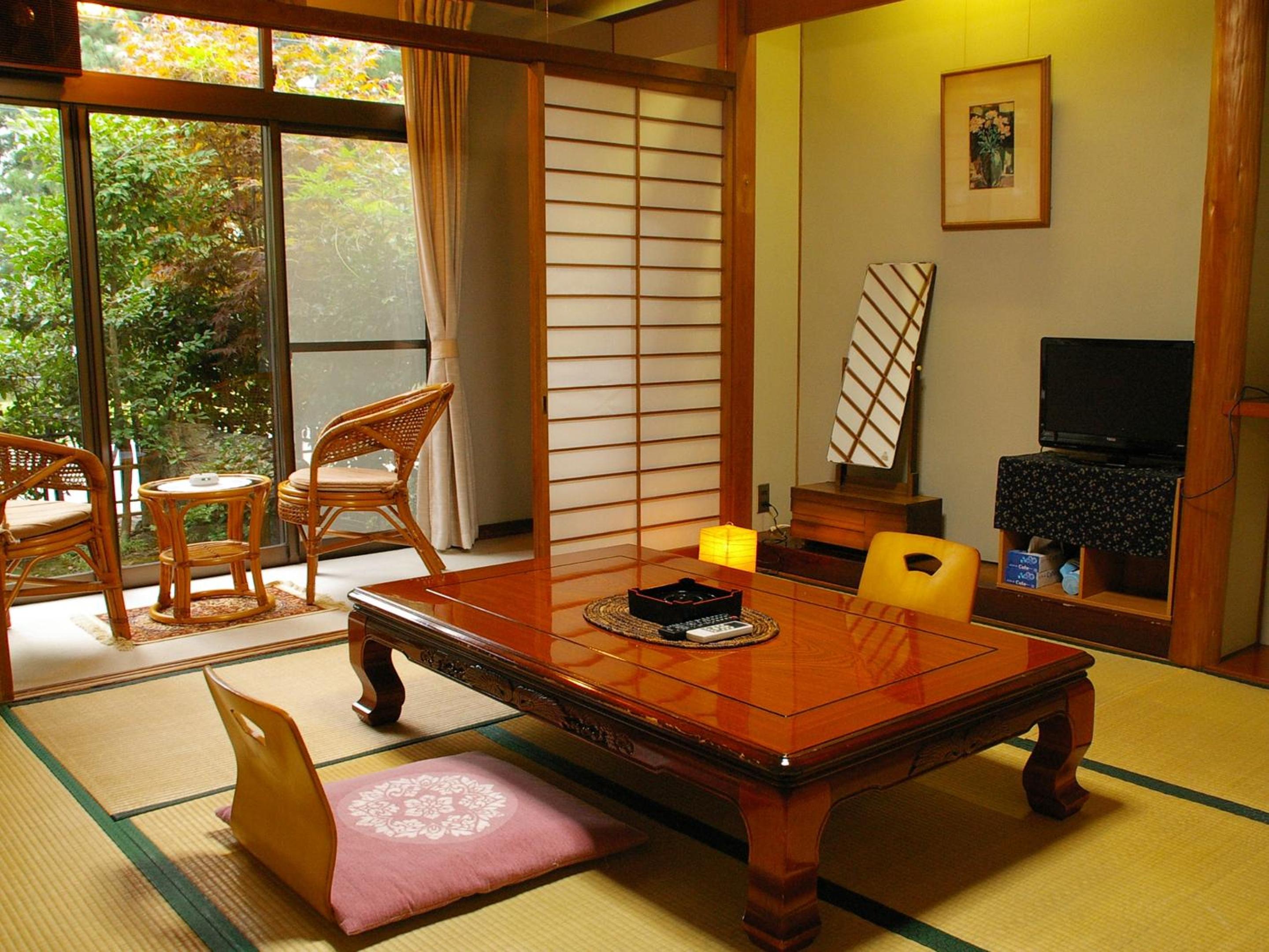 Japanese-Style Quadruple Room with Shared Bathroom photo 2