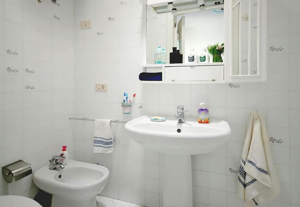 Four-Bedroom House photo 2