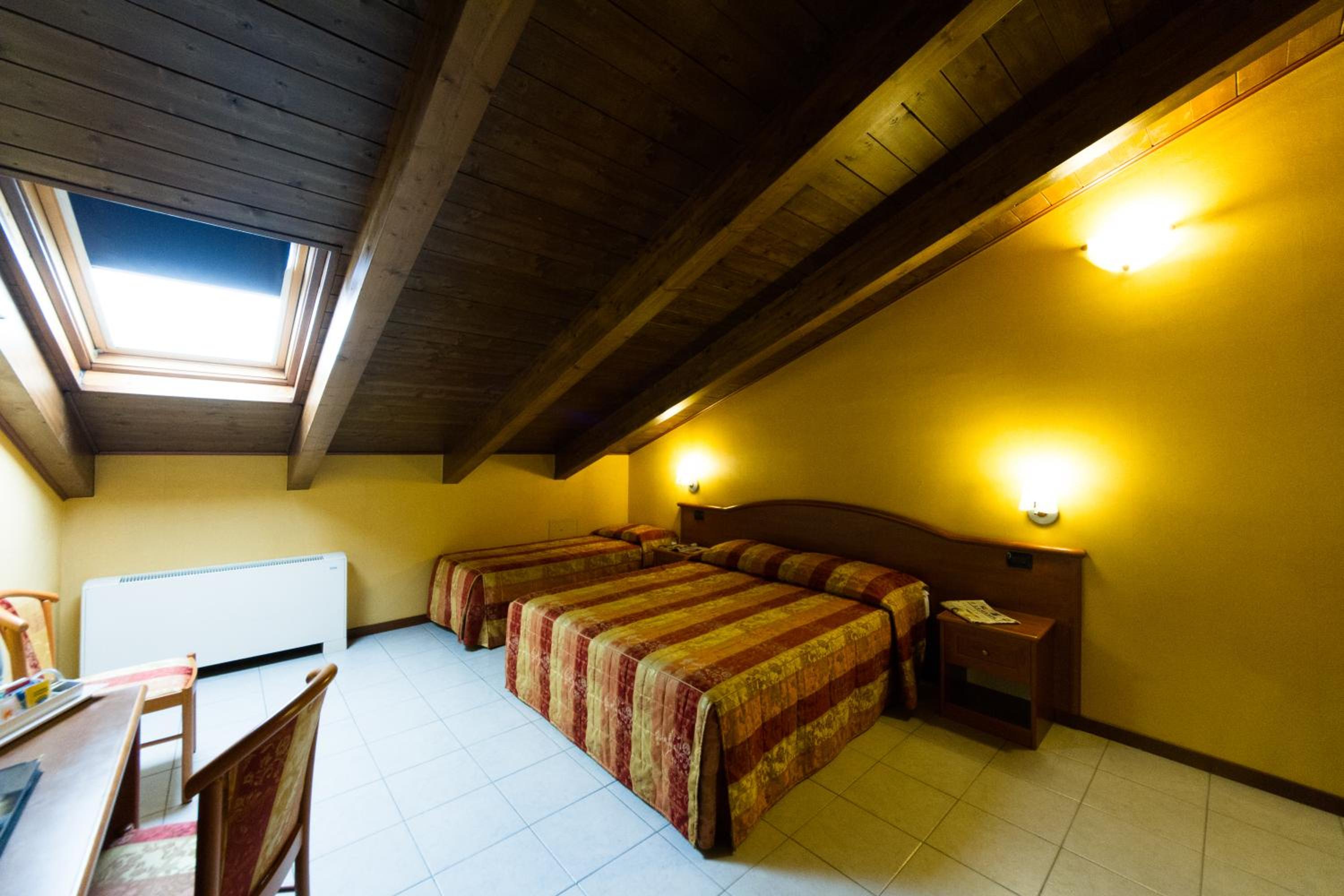 Standard Triple Room - Photo 1