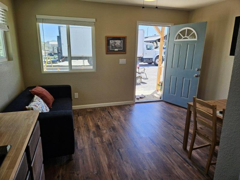 One-Bedroom House photo 1