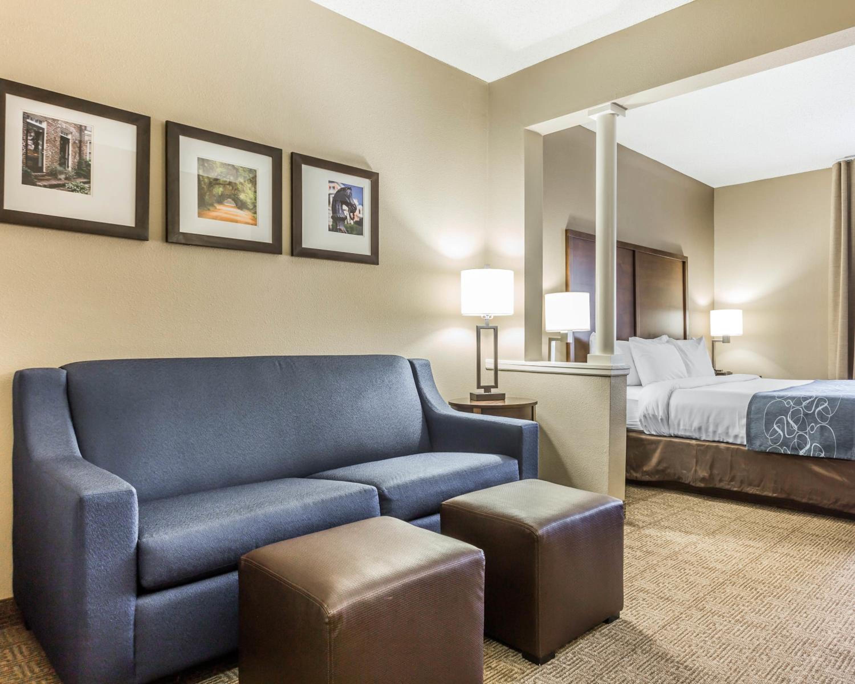King Suite with Sofa Bed - Non-Smoking - Photo 2